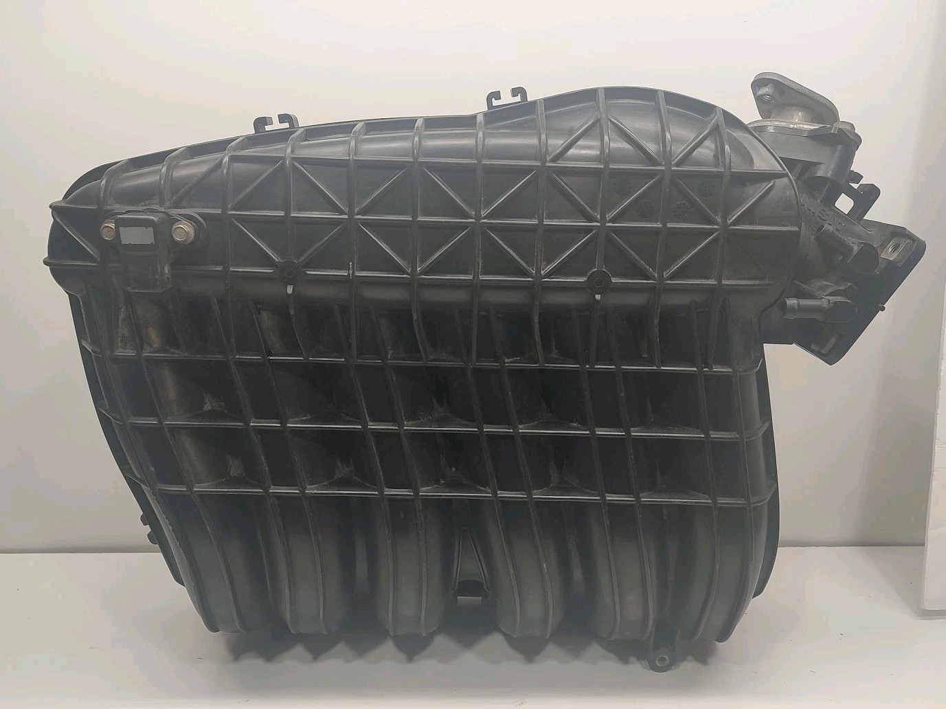 04-11 2004-2011 MITSUBISHI ENDEAVOR Upper Intake Manifold OEM 04-11 2004-2011 MITSUBISHI ENDEAVOR Upper Intake Manifold OEM