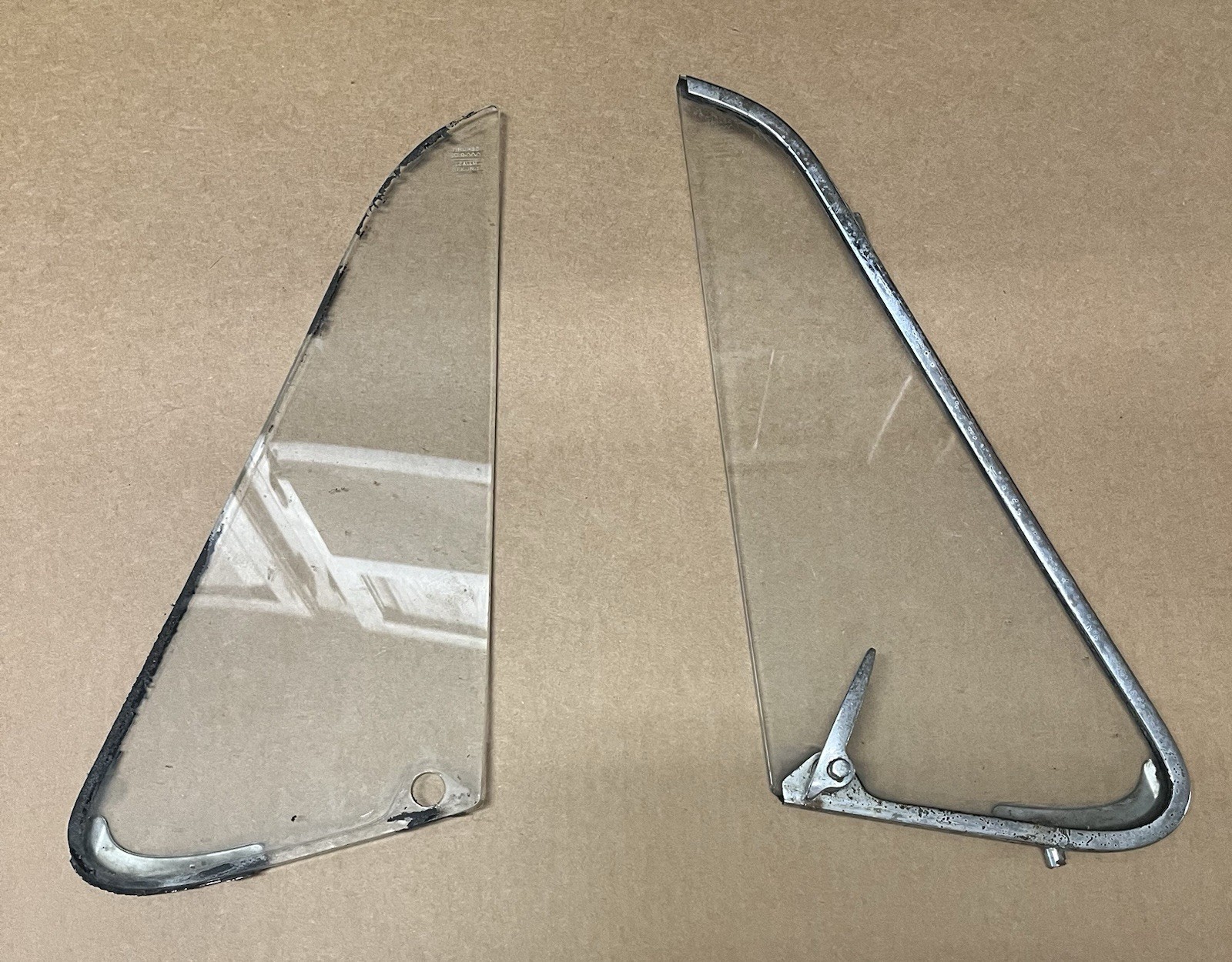 Early Porsche 911 Vent Windows OEM Sekurit Glass 1965-68 Frame Latch L&R Early Porsche 911 Vent Windows OEM Sekurit Glass 1965-68 Frame Latch L&R