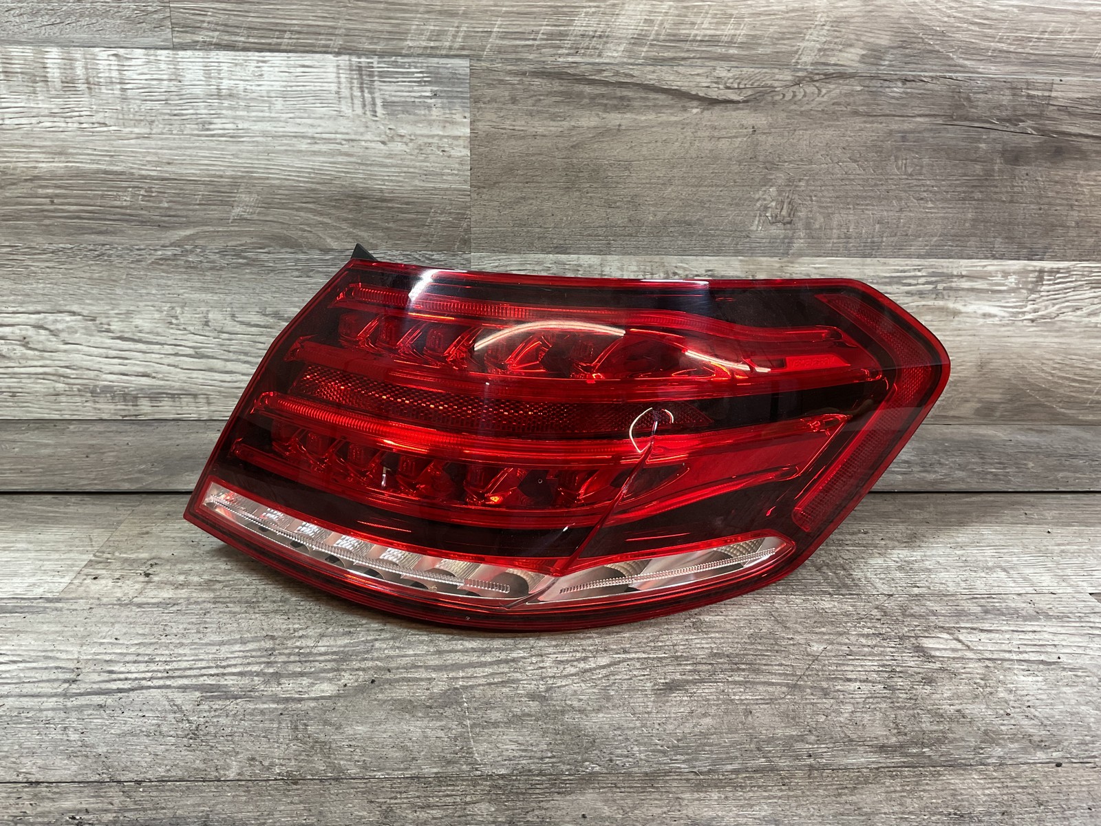 USED - 2016 Mercedes E-Class R Taillight - OEM USED - 2016 Mercedes E-Class R Taillight - OEM