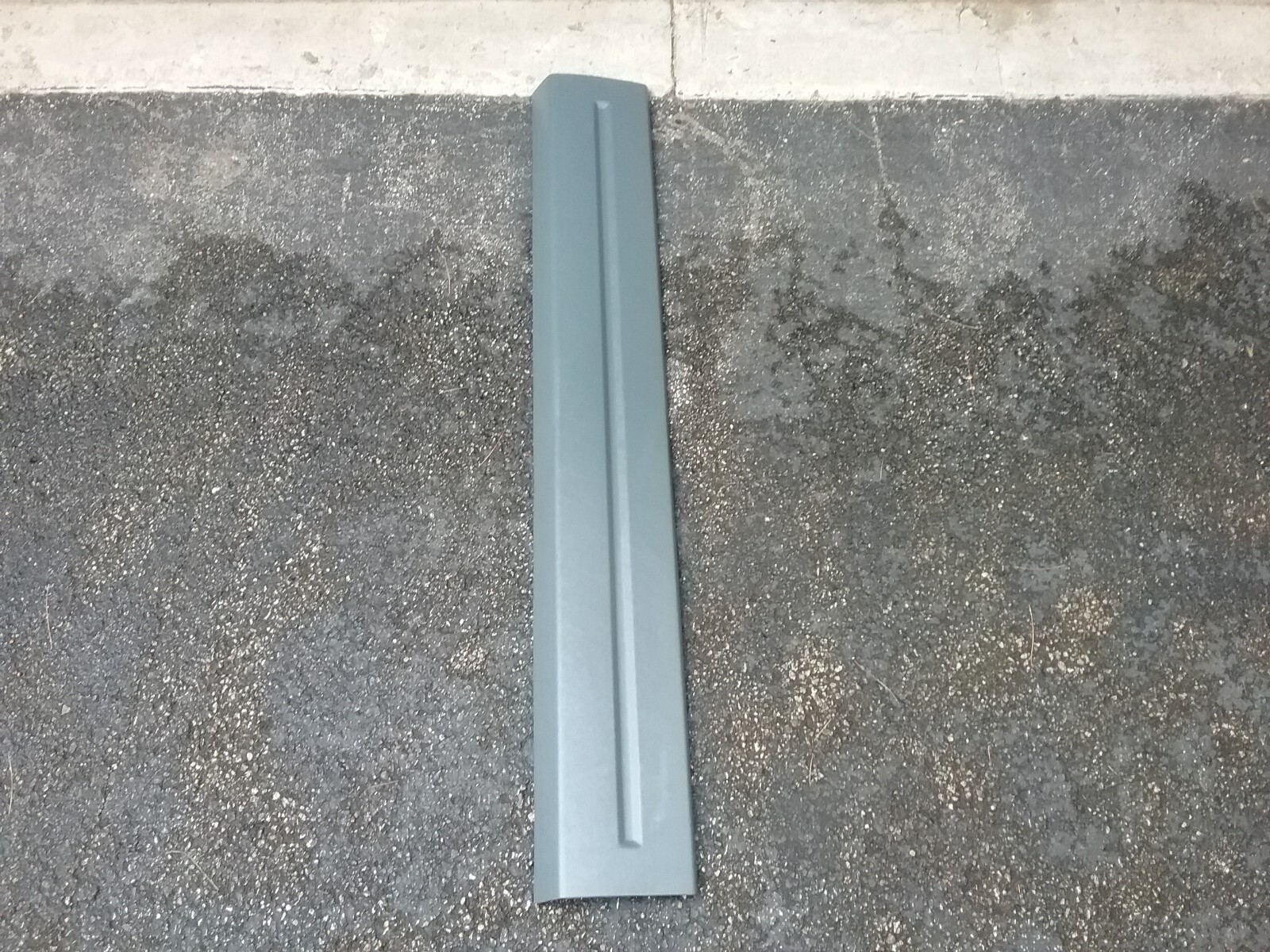 88-94 95-98 88-98 OBS C/K Rear Window Gray Lower Center Trim 88-94 95-98 88-98 OBS C/K Rear Window Gray Lower Center Trim