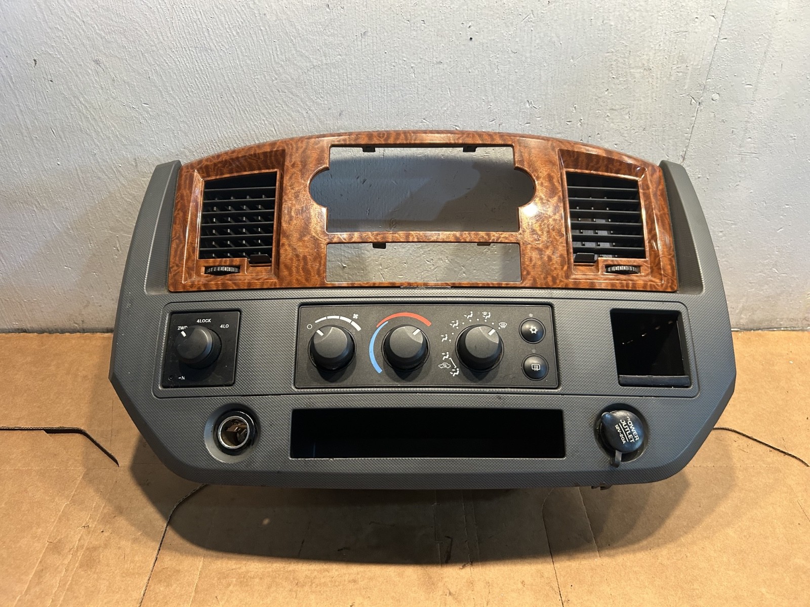2002-2008 Dodge Ram 1500 A/C Climate Temperature Control Panel P55056755AB 2002-2008 Dodge Ram 1500 A/C Climate Temperature Control Panel P55056755AB