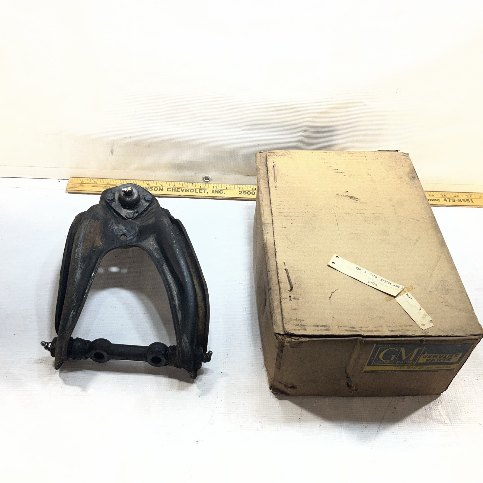 1959 AND 1960 OLDSMOBILE RH UPPER CONTROL ARM GM NOS 575126
