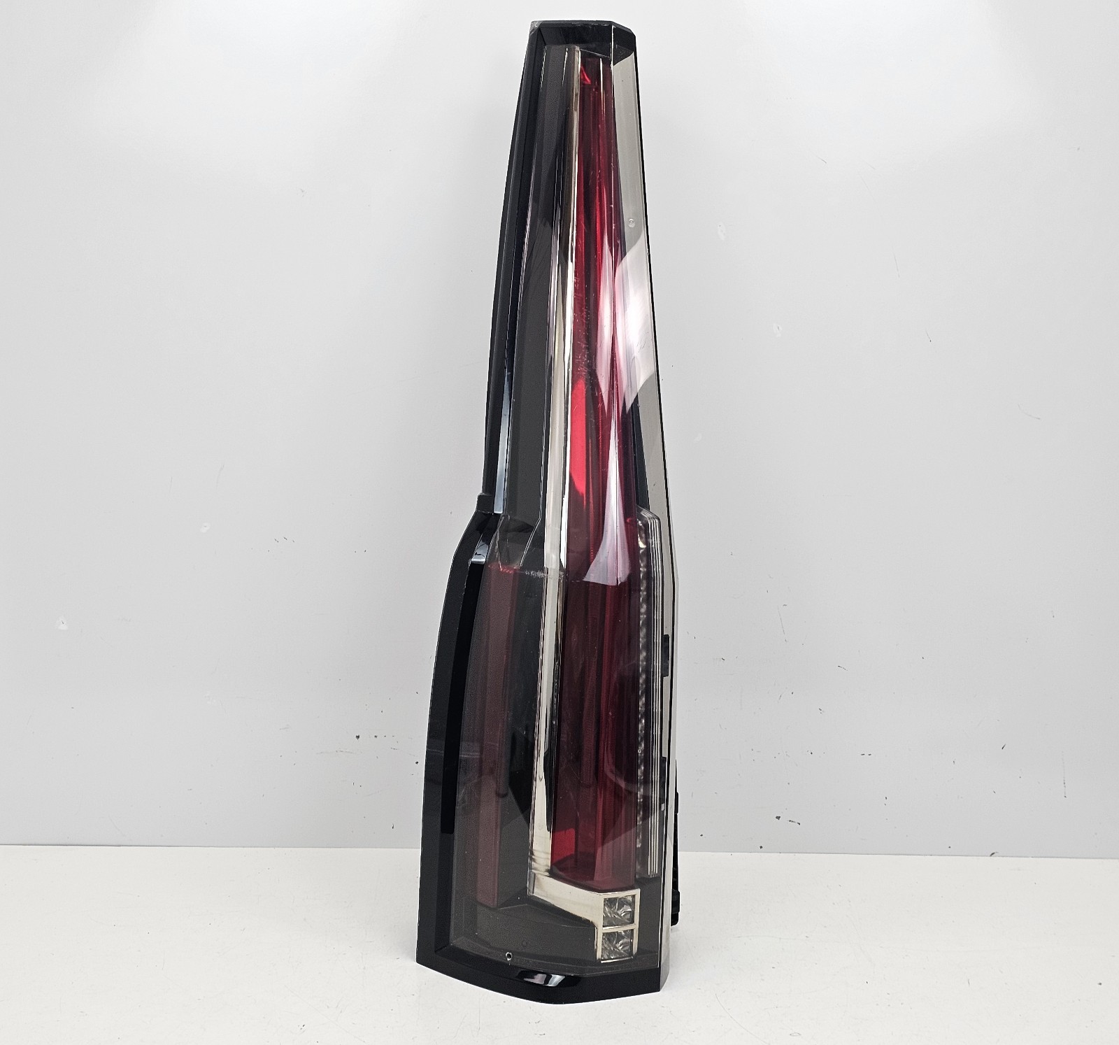 *FOR PARTS* 2015-2020 Cadillac Escalade LED Left Tail Light Assembly OEM Cracked *FOR PARTS* 2015-2020 Cadillac Escalade LED Left Tail Light Assembly OEM Cracked