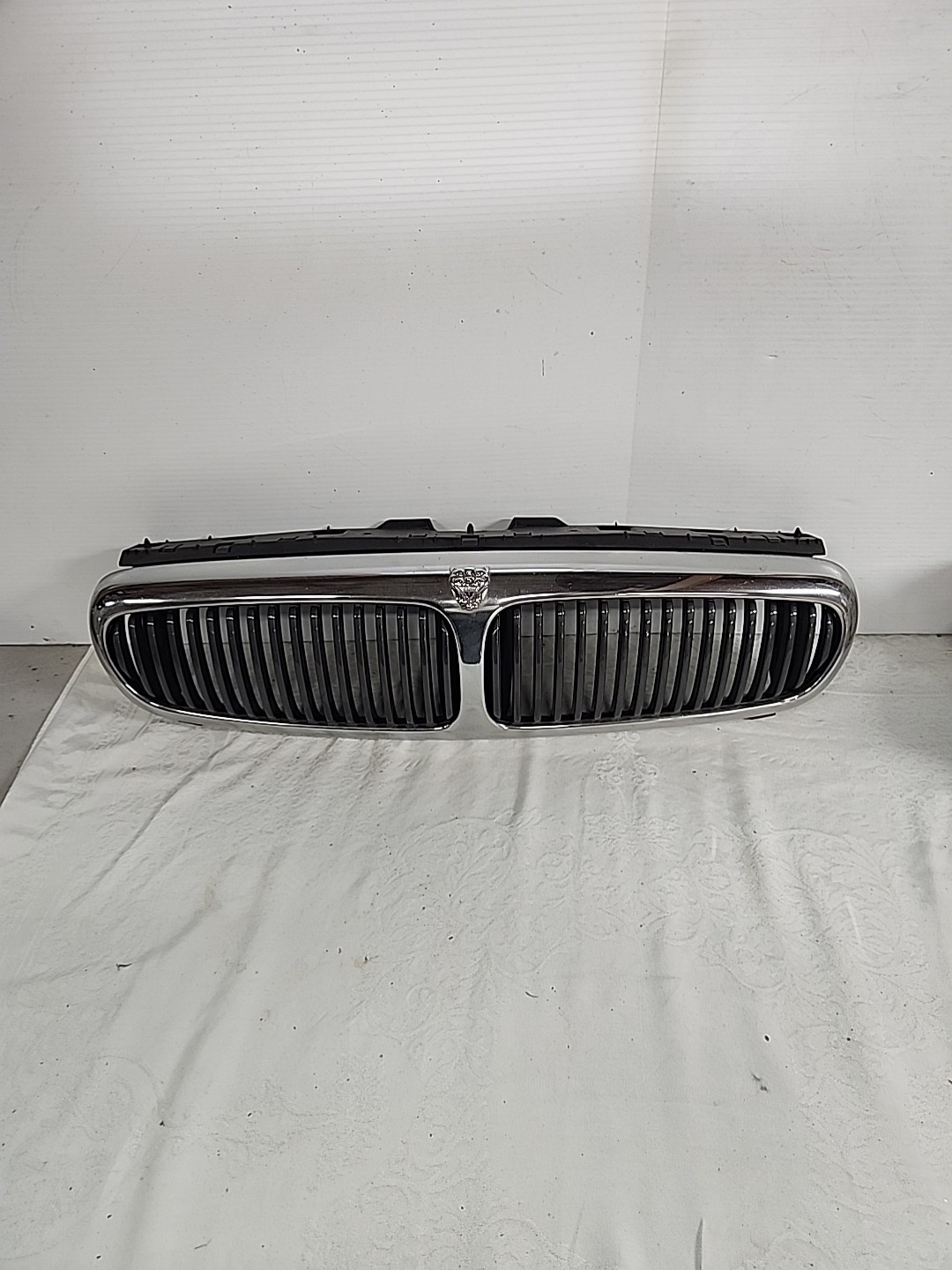 98-03 Jaguar XJ8 Vanden Plas X308 Hood Center Radiator Grill Grille Panel OEM 98-03 Jaguar XJ8 Vanden Plas X308 Hood Center Radiator Grill Grille Panel OEM