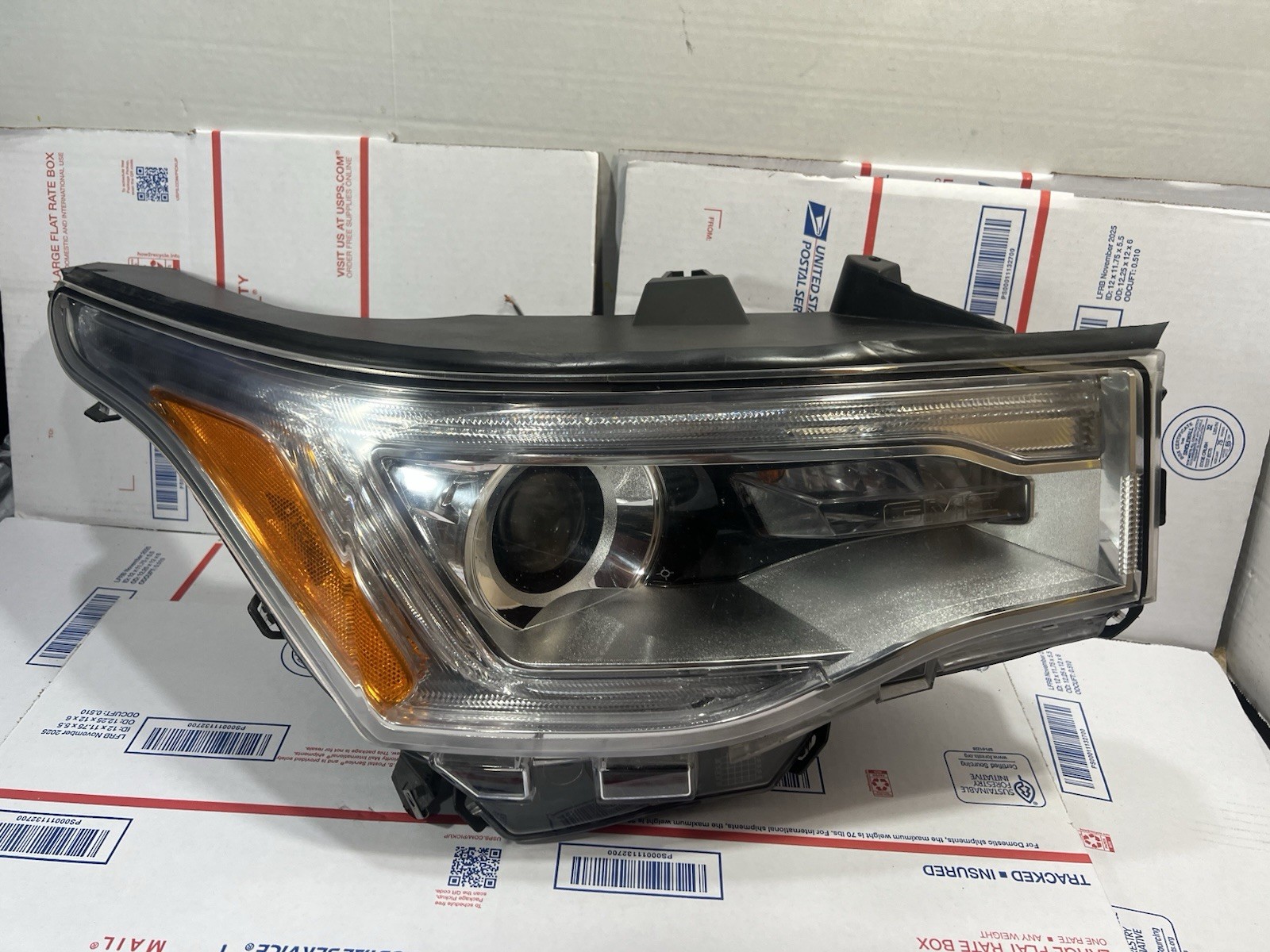Perfect 2017-2019 GMC Acadia Right Passenger Side Halogen w/LED Headlight OEM Perfect 2017-2019 GMC Acadia Right Passenger Side Halogen w/LED Headlight OEM