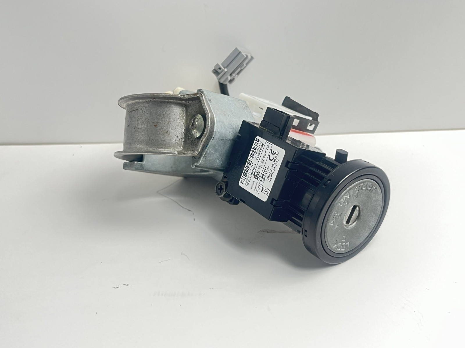 2013-2019 NISSAN SENTRA IGNITION LOCK CYLINDER SWITCH HOUSING OEM 28590-C9968