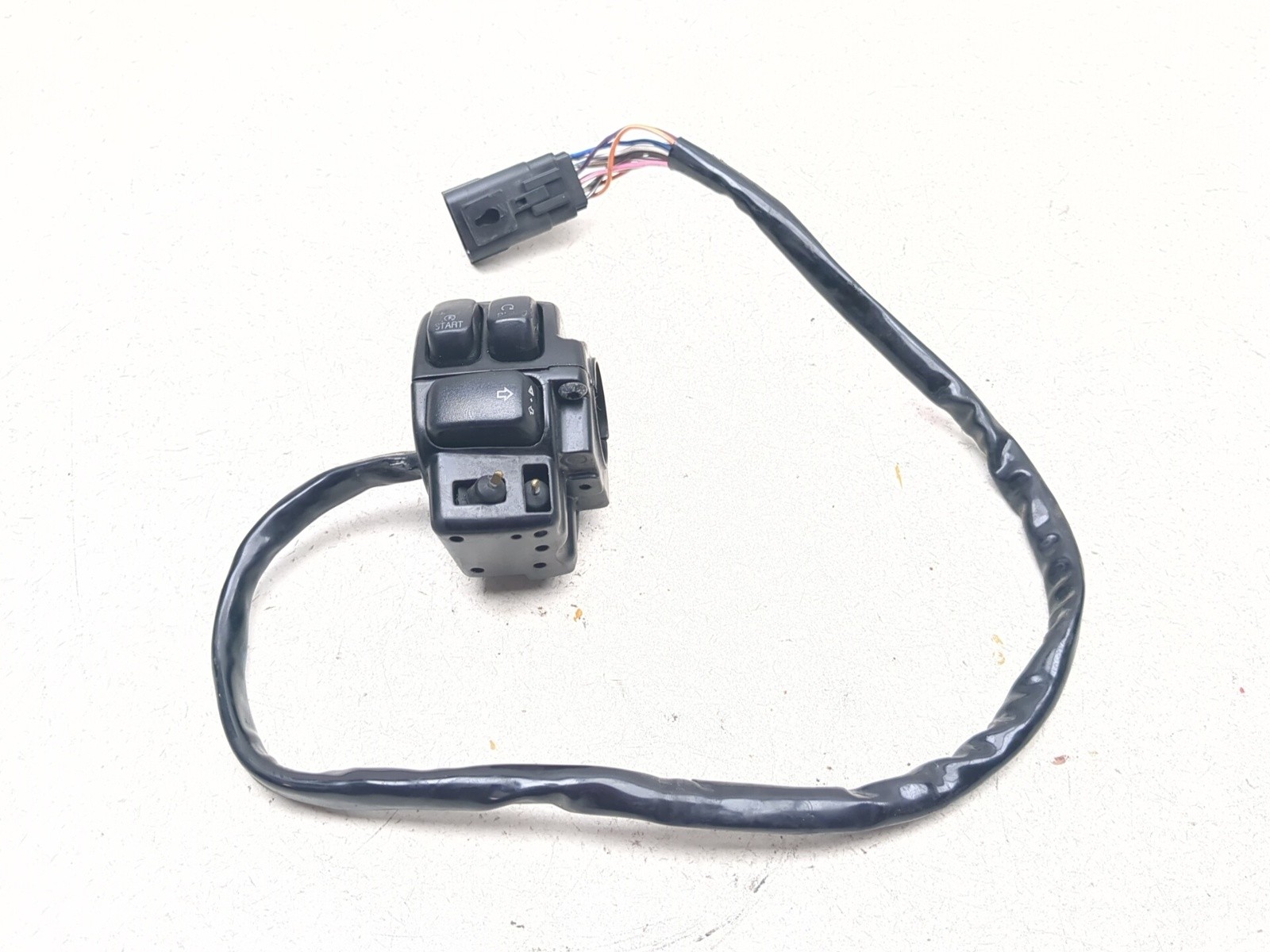 10-13 Harley FLHTK Electra Glide Ultra Right Handlebar Switch Assembly 71684-06A