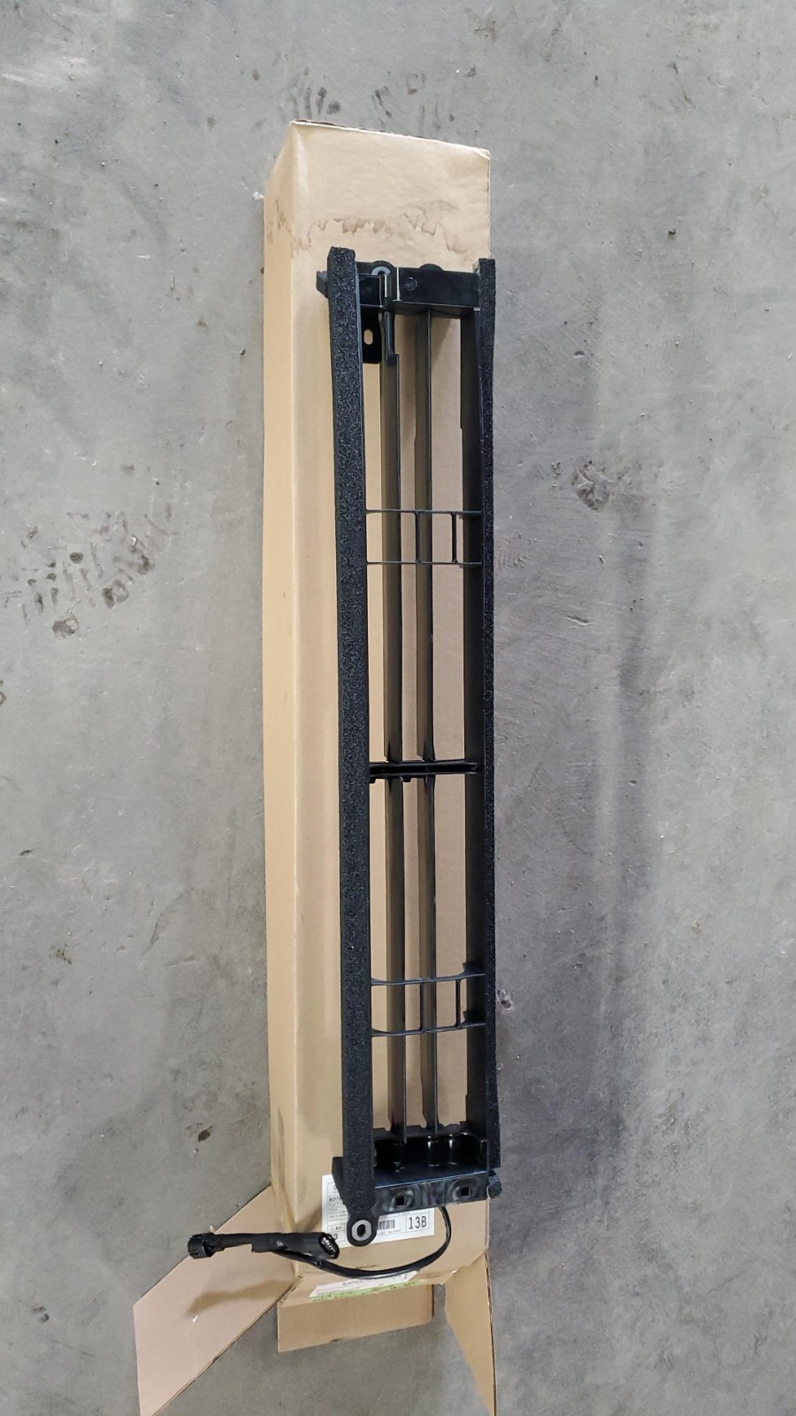 Genuine OEM Toyota 19-22 Rav4 HY grille shutter (Motor not included)53019-0R020 Genuine OEM Toyota 19-22 Rav4 HY grille shutter (Motor not included)53019-0R020
