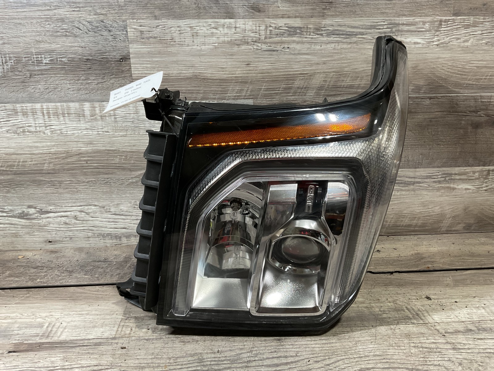 USED - 2015-2020 Gmc Yukon R Headlamp - OEM USED - 2015-2020 Gmc Yukon R Headlamp - OEM