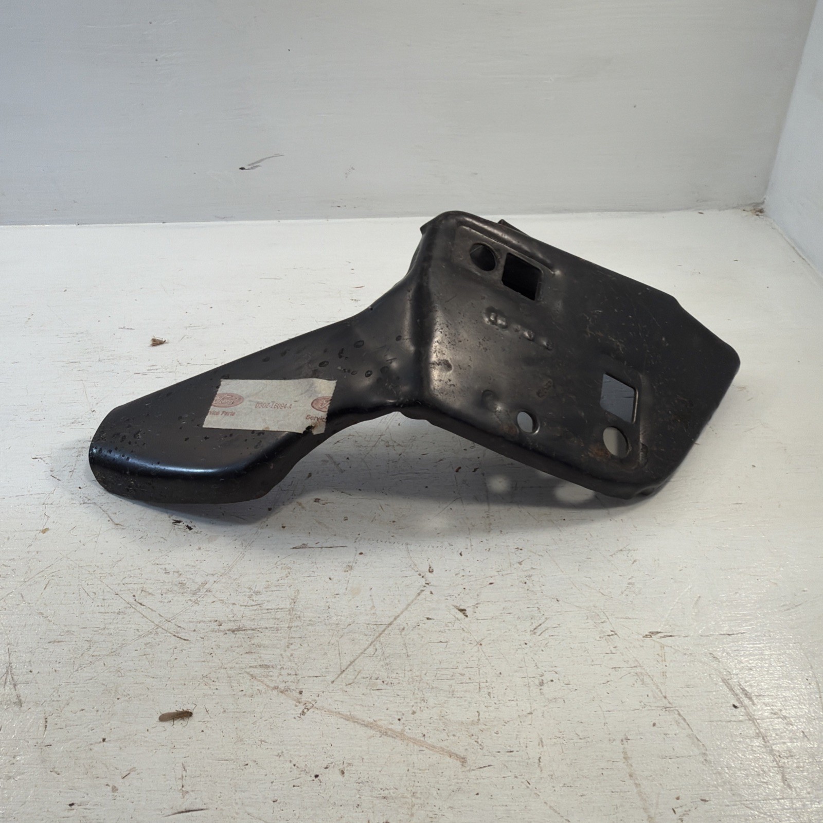 NOS OEM 1973-76 TORINO NOS FORD D3OZ-16094-A BRACKET FRONT FENDER TO COWL TOP NOS OEM 1973-76 TORINO NOS FORD D3OZ-16094-A BRACKET FRONT FENDER TO COWL TOP