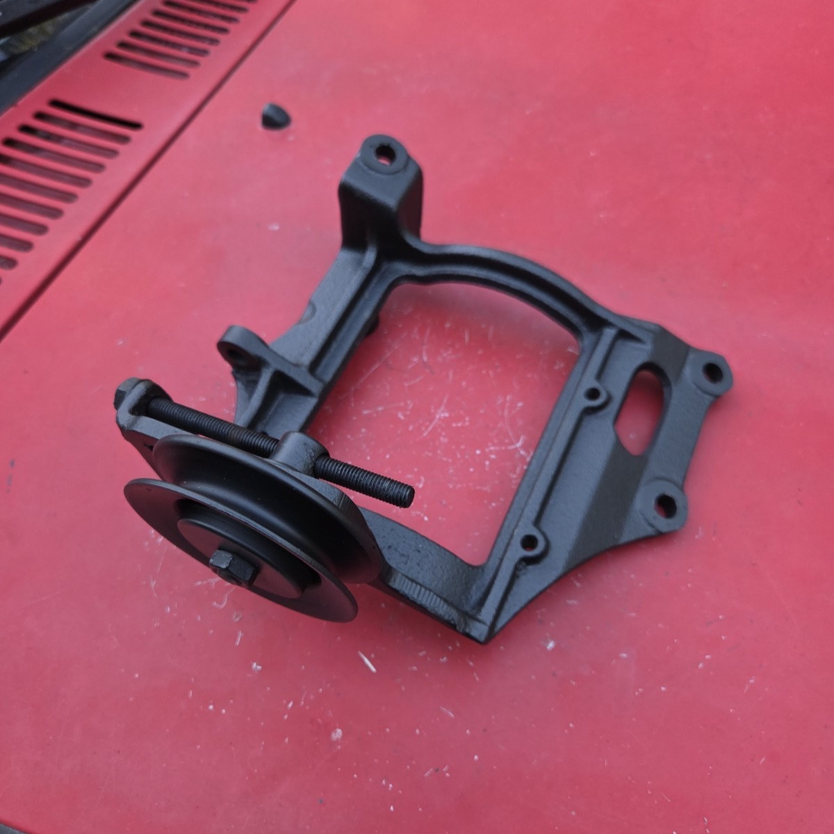 1984-1985 Toyota Van OEM AC Compressor Mounting Bracket w/ Pulley & Bolts