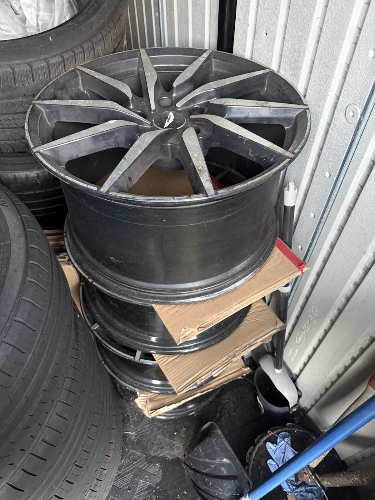 OEM Aston Martin Vantage Wheels Set of 4 OEM Aston Martin Vantage Wheels Set of 4