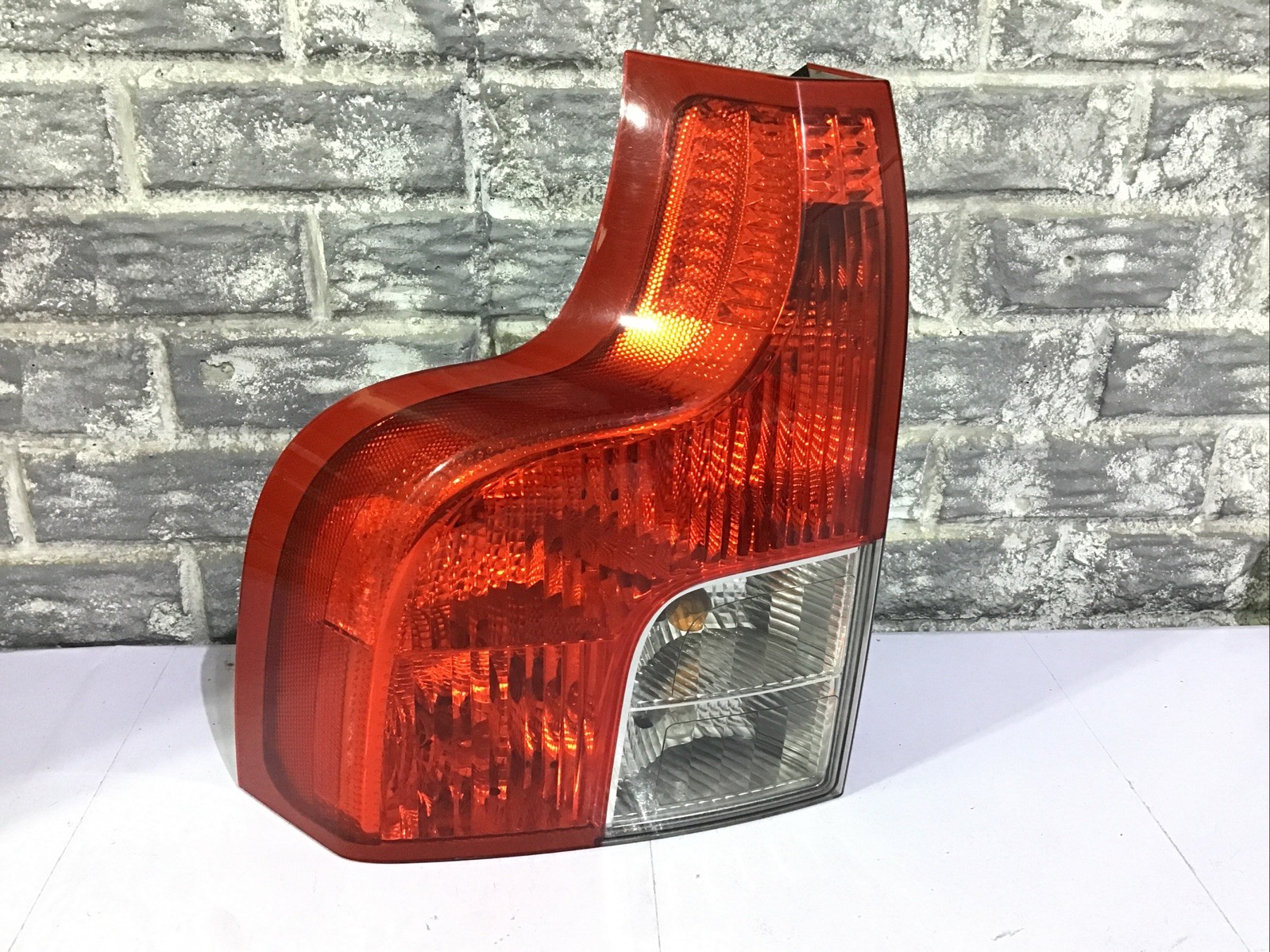 2007-2012 Volvo XC 90 XC-90 Tail Light Left (driver Side) OEM 2007-2012 Volvo XC 90 XC-90 Tail Light Left (driver Side) OEM