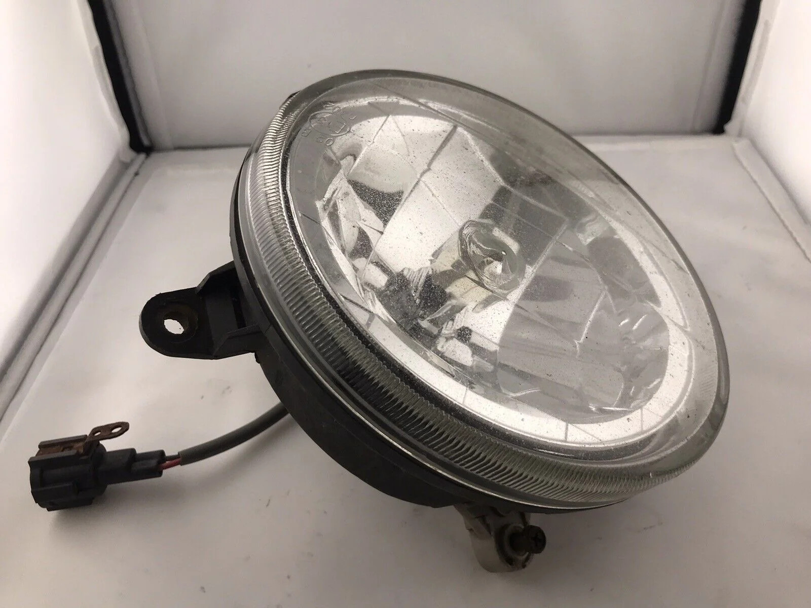 2002-2003 Subaru Impreza WRX Glass OEM Fog Light LH Driver Side Cracked