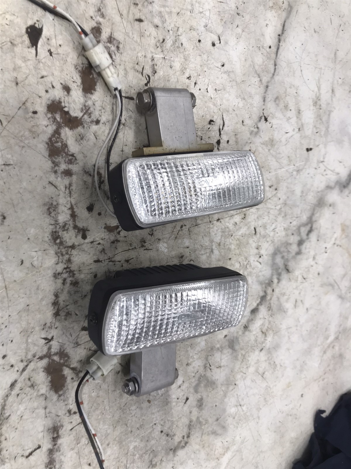 90 Cruisers Yachts 3070 Rogue Boat Piaa dock docking lights