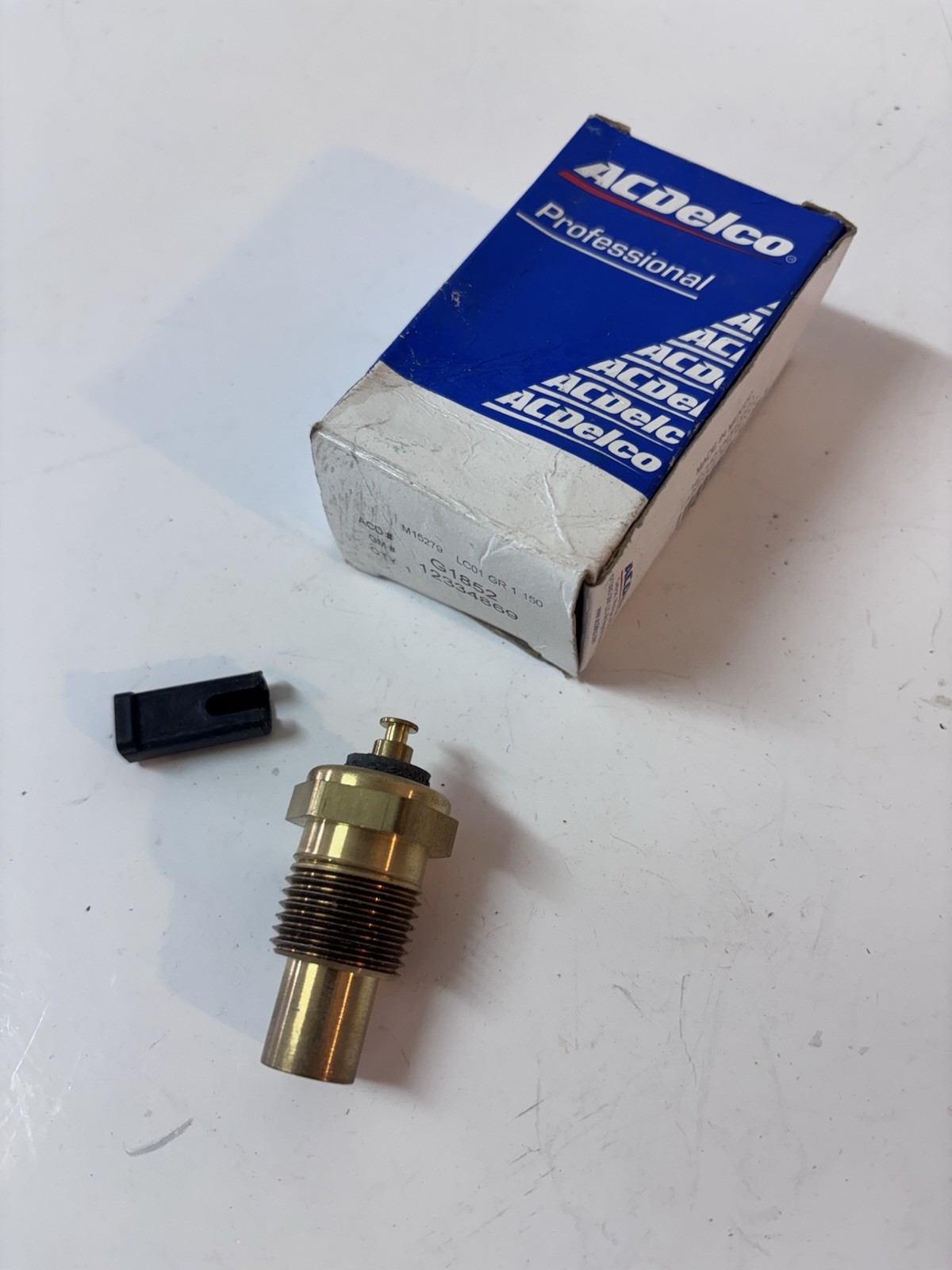 New Delco NOS G1852 / GM #12334869 Temp. Sender Switch for 1953-1981 GM Models New Delco NOS G1852 / GM #12334869 Temp. Sender Switch for 1953-1981 GM Models