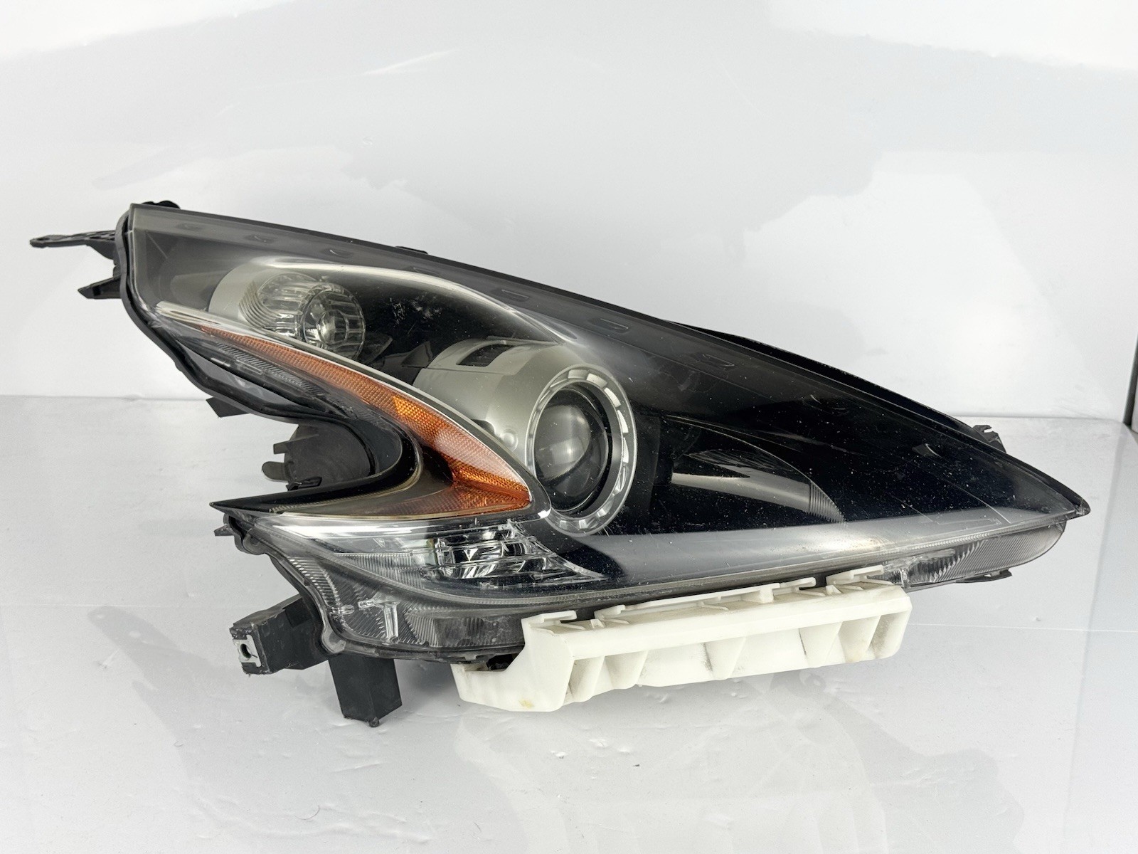 2015-2020 Nissan 370Z Black Headlight Right Side RH OEM 2015-2020 Nissan 370Z Black Headlight Right Side RH OEM