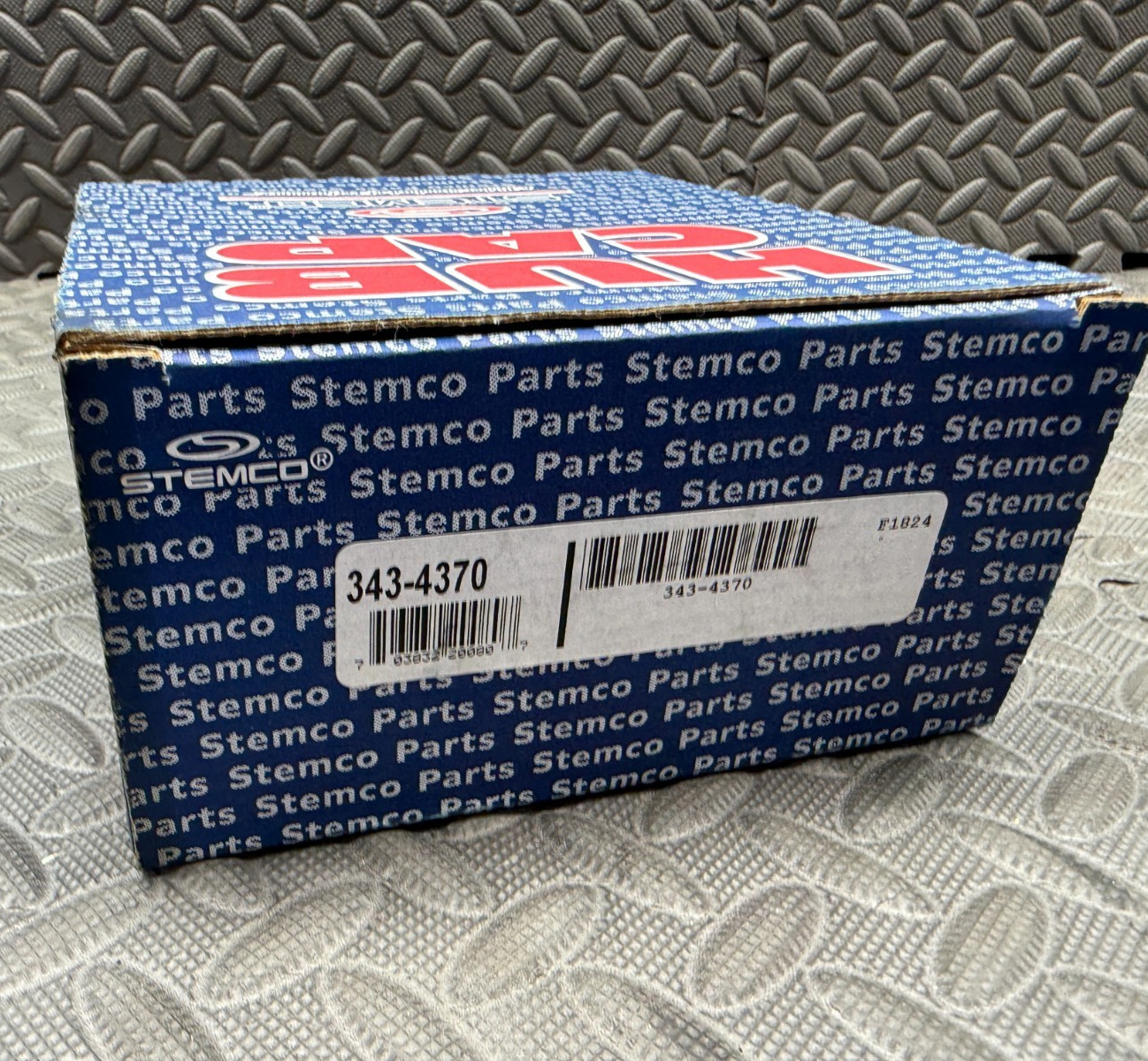 Genuine Stemco 343-4370 PSI Inflation 6-Hole Drive Axle Oil Hub Cap Genuine Stemco 343-4370 PSI Inflation 6-Hole Drive Axle Oil Hub Cap