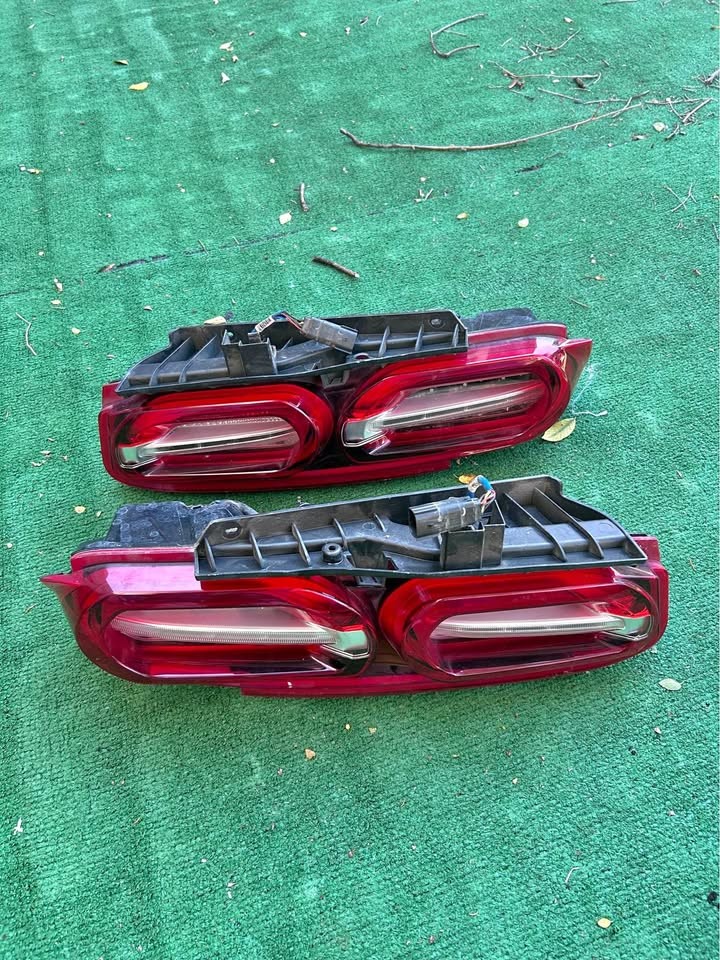 2016-2024 Chevrolet Camaro SS OEM LED Taillight Pair