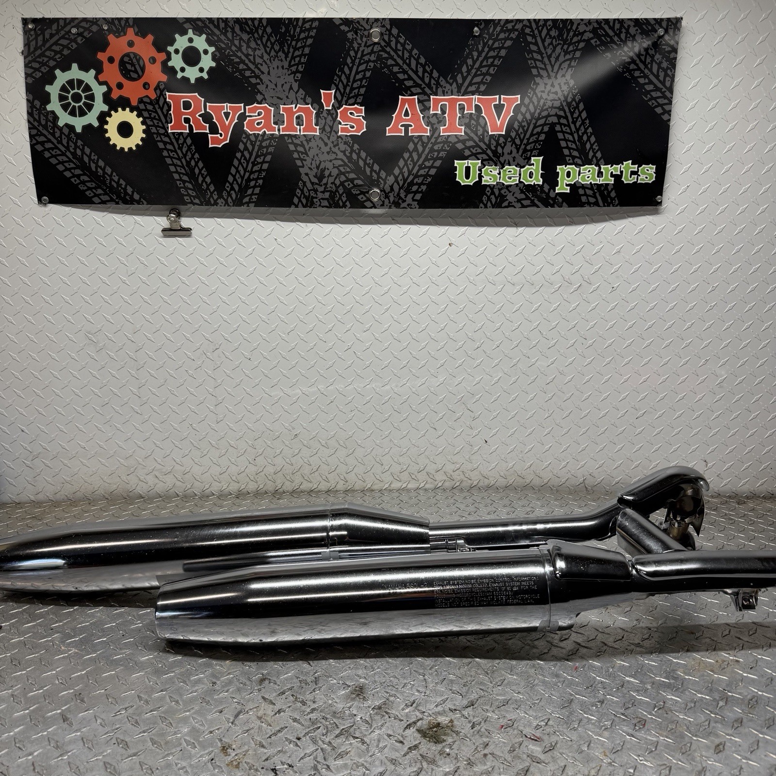 GENUINE 04-10 Yamaha VSTAR 650 Classic Rear Exhaust Muffler Set (No head pipe) GENUINE 04-10 Yamaha VSTAR 650 Classic Rear Exhaust Muffler Set (No head pipe)
