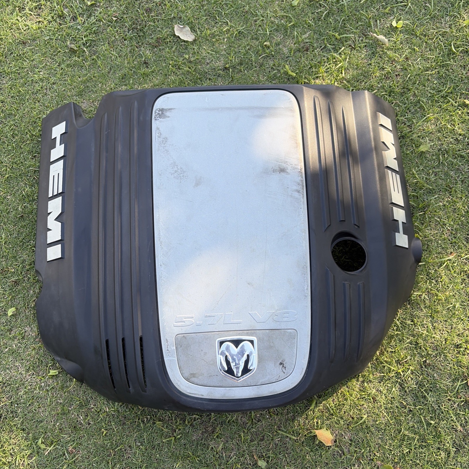 2005-2010 Dodge Charger Magnum 5.7L Engine Cover OEM 4593557AE 2005-2010 Dodge Charger Magnum 5.7L Engine Cover OEM 4593557AE