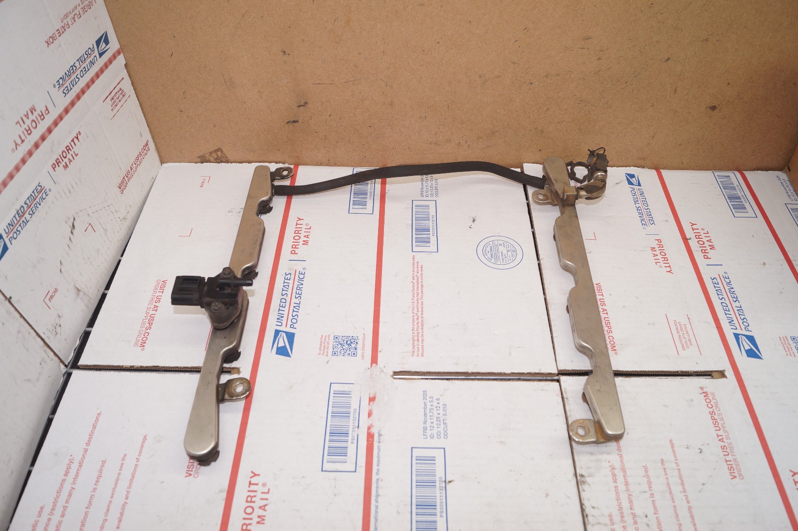 07-08 Ford E-150 E-250 Van 4.6L 2v SOHC Fuel Rail W/Regulator 7C2E-9F792-BB OEM