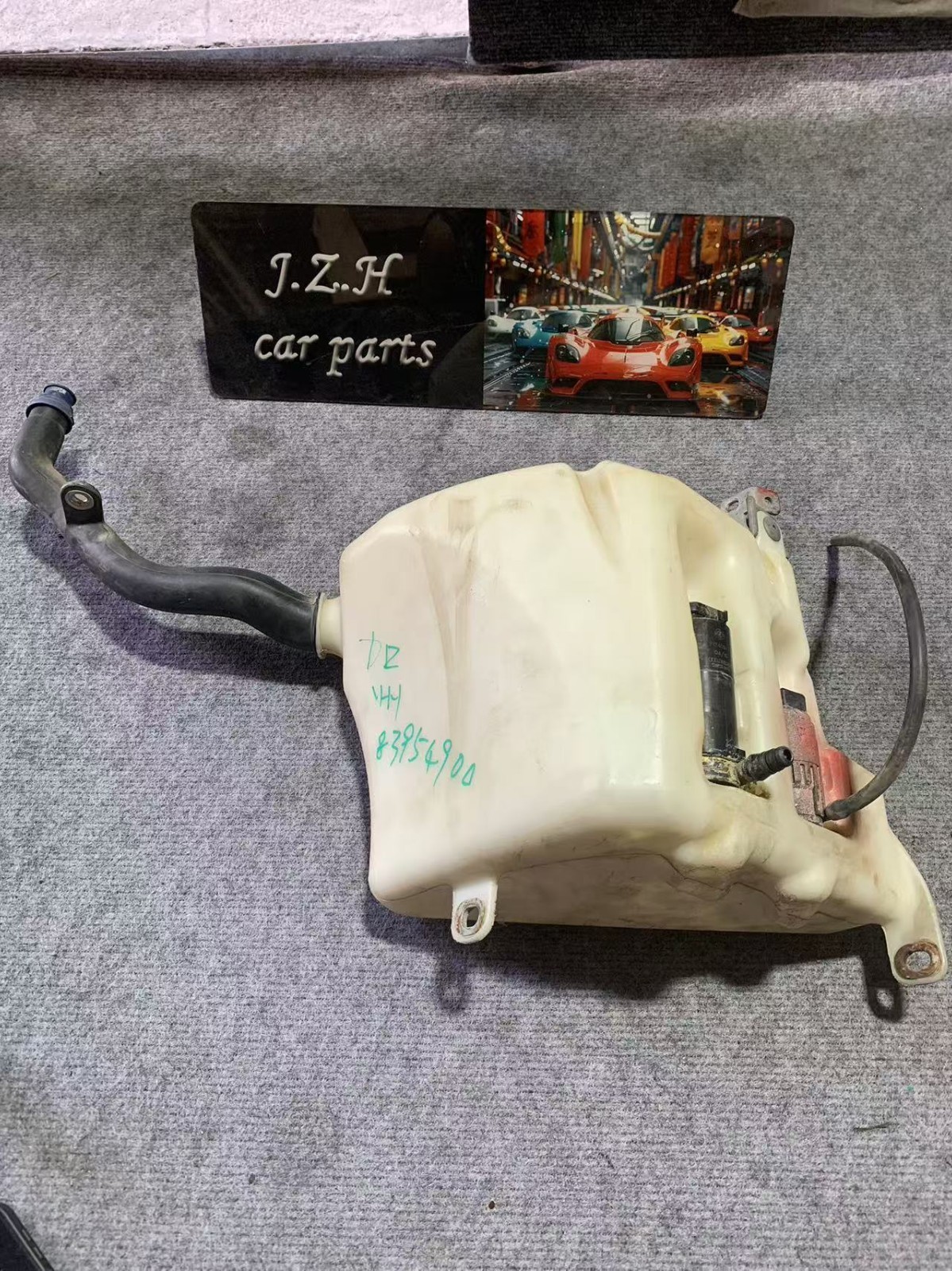 Used,For Ferrari California WINDSCREEN WASHER FLUID RESE OEM PN 83954900 Used,For Ferrari California WINDSCREEN WASHER FLUID RESE OEM PN 83954900