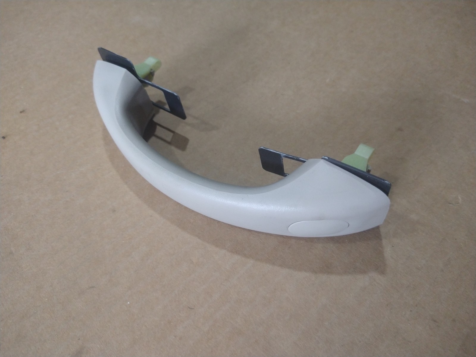 00-06 GM Roof Grab Handle Right Shale 15044366