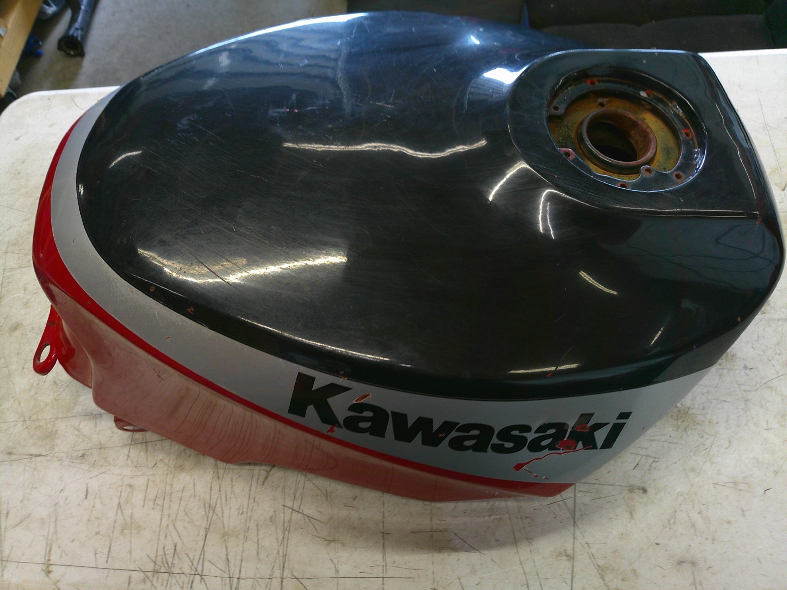 1985-1989 Kawasaki Ninja 600 ZX600A gas tank fuel tank 1985-1989 Kawasaki Ninja 600 ZX600A gas tank fuel tank