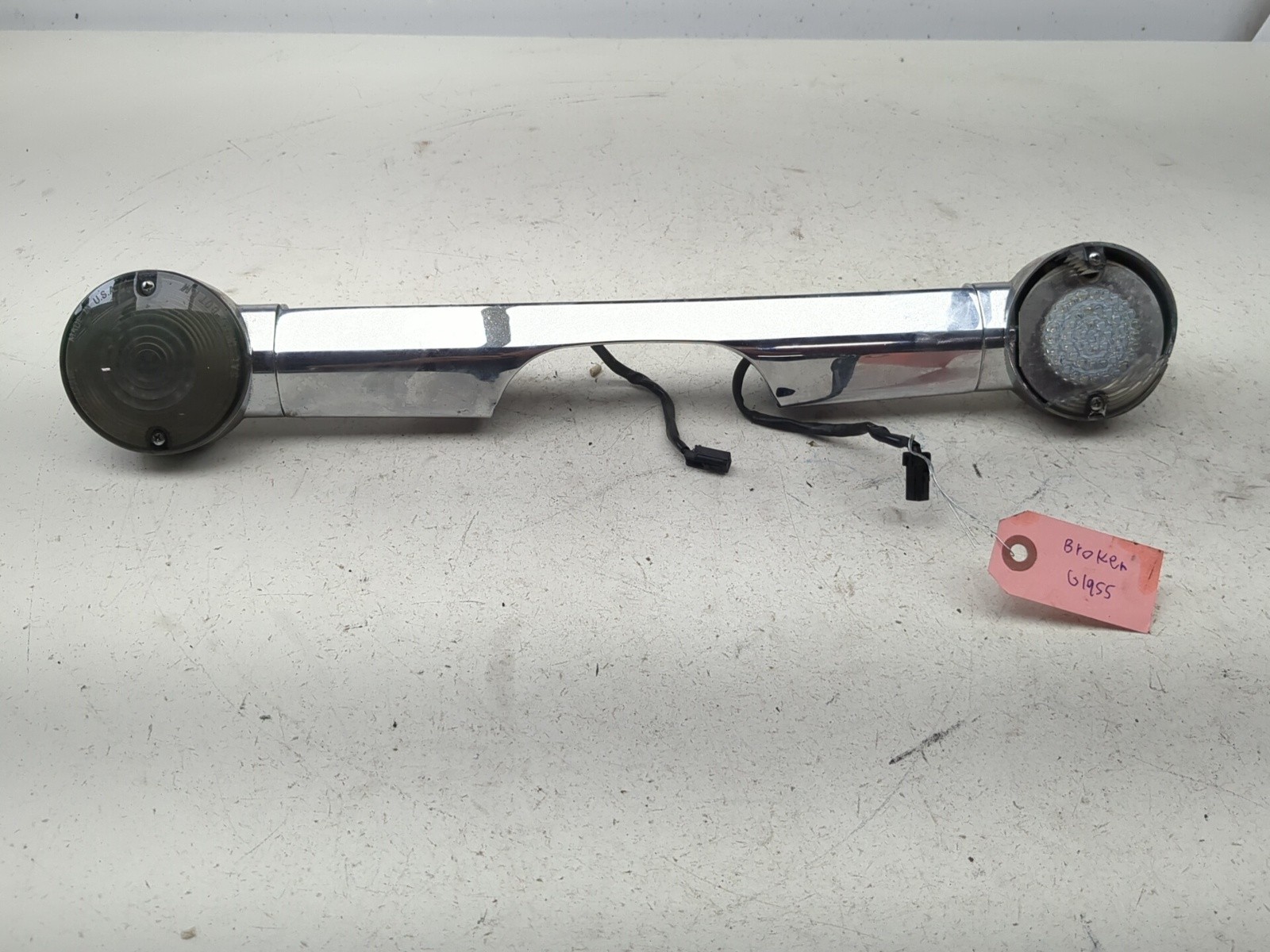 99-06 Harley-Davidson FLHRI Road King Rear Turn Signal Bar 68615-04