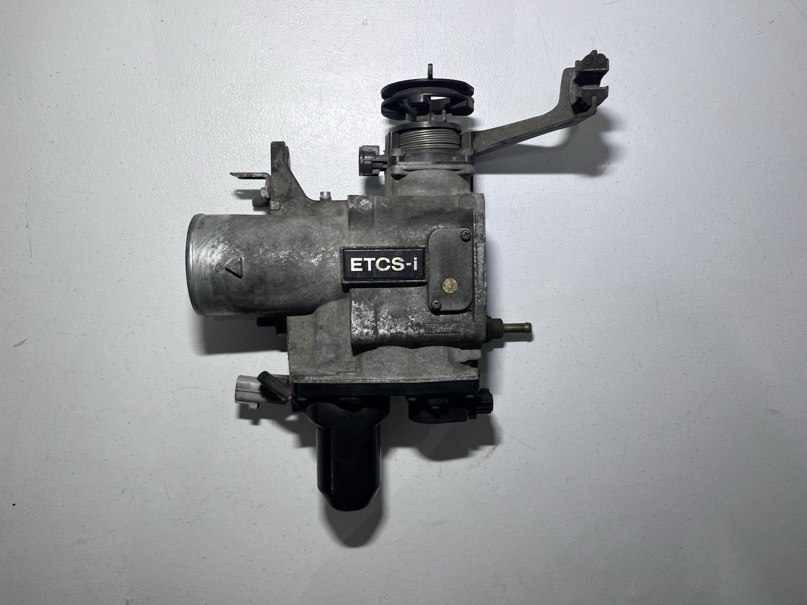 2001-2005 Lexus GS300 2JZ-GE Throttle Body IS300 SC300 22030-46220 OEM 2001-2005 Lexus GS300 2JZ-GE Throttle Body IS300 SC300 22030-46220 OEM
