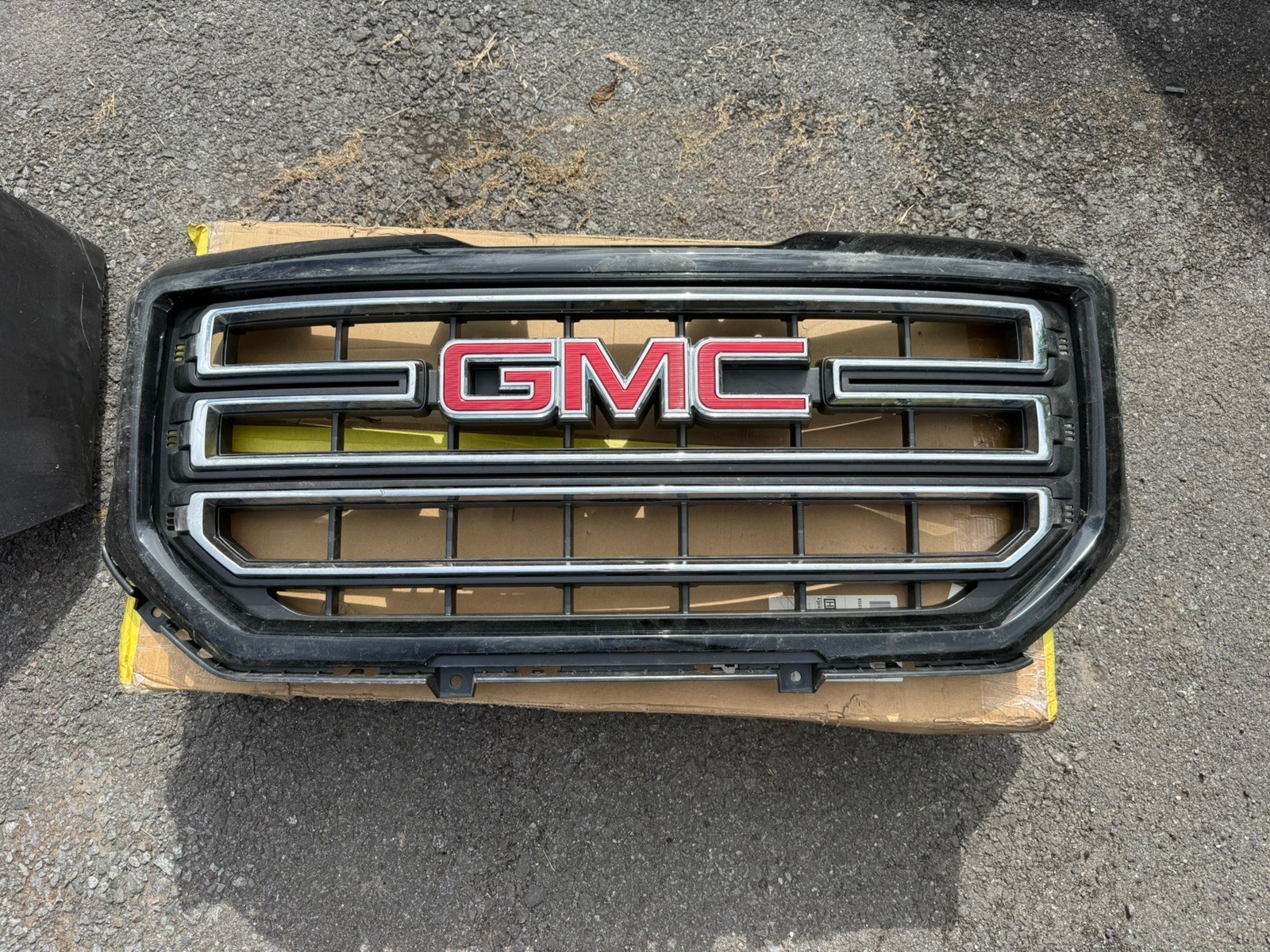 2016-2019 GMC SIERRA 1500 FRONT BUMPER GRILLE GRILL CHROME FACTORY Black OEM 2016-2019 GMC SIERRA 1500 FRONT BUMPER GRILLE GRILL CHROME FACTORY Black OEM