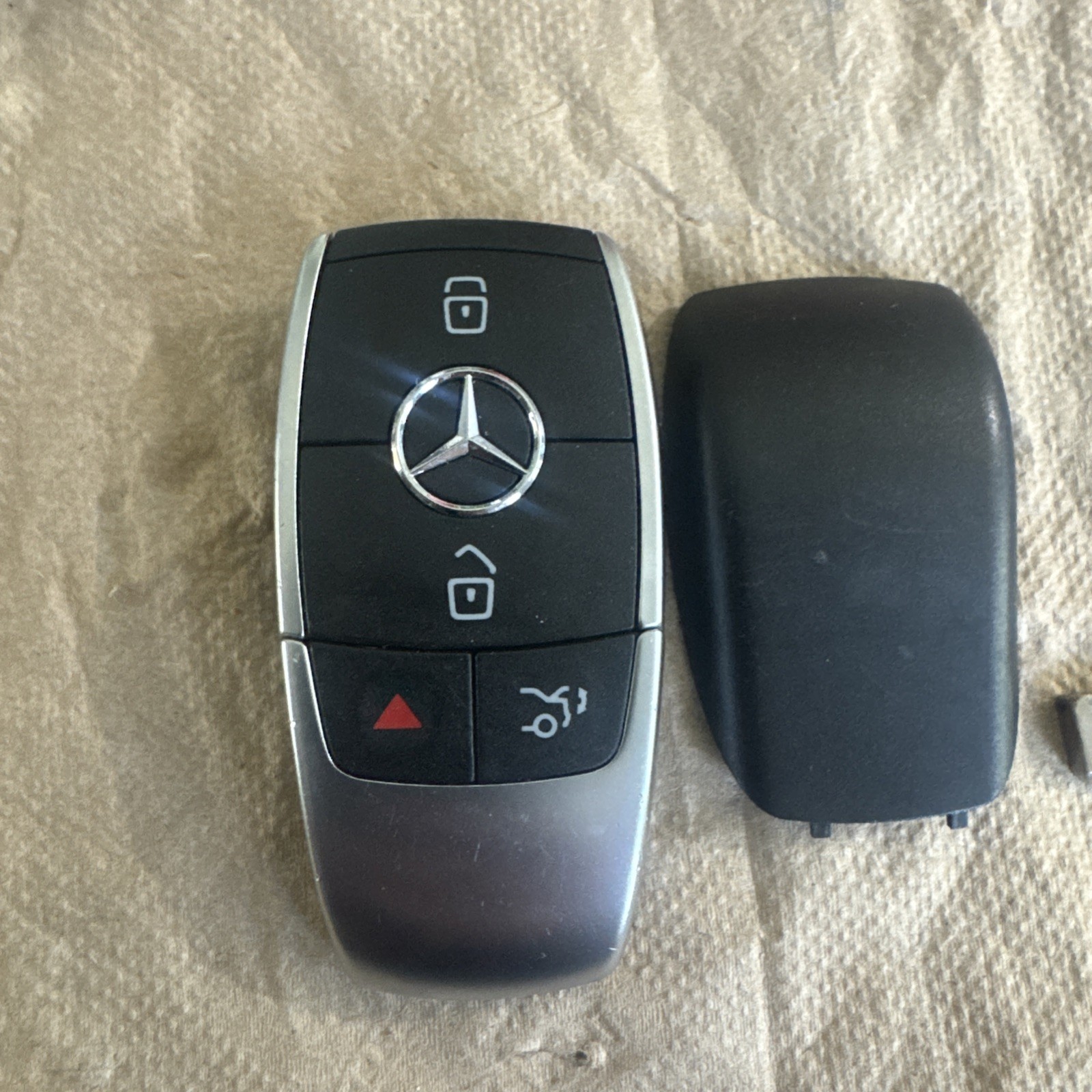 2020 - 2026 MERCEDES GLE350 KEYLESS ENTRY SMART REMOTE KEY TRANSMITTER OEM 2020 - 2026 MERCEDES GLE350 KEYLESS ENTRY SMART REMOTE KEY TRANSMITTER OEM