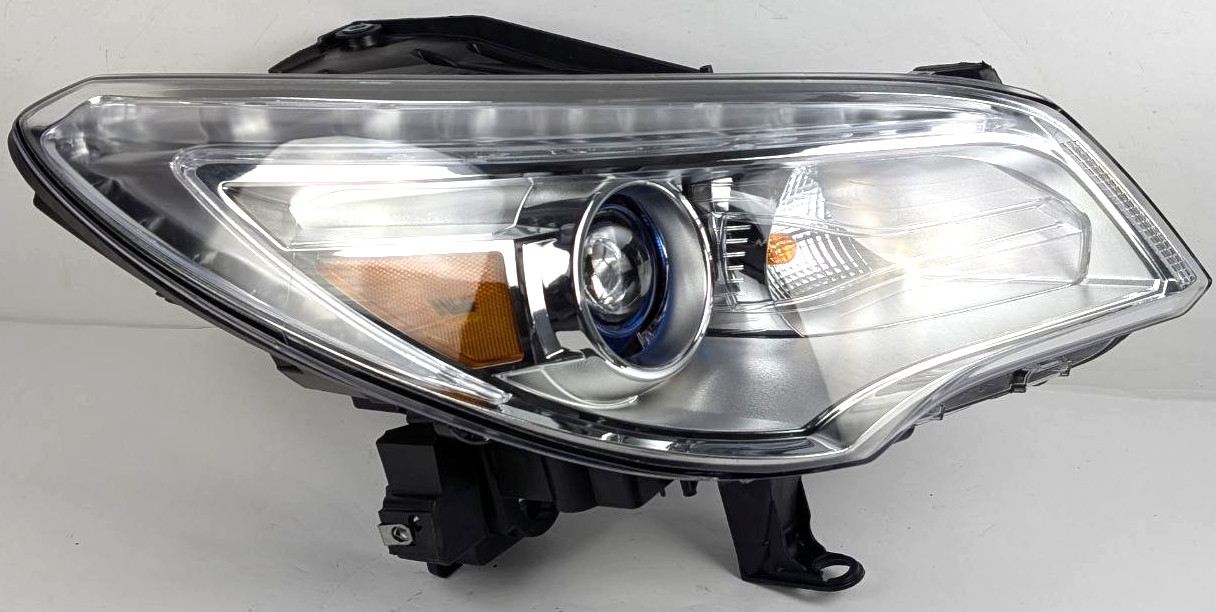 Nice 2013-2017 Buick Enclave Xenon HID Right Passenger NON-AFS Headlight OEM