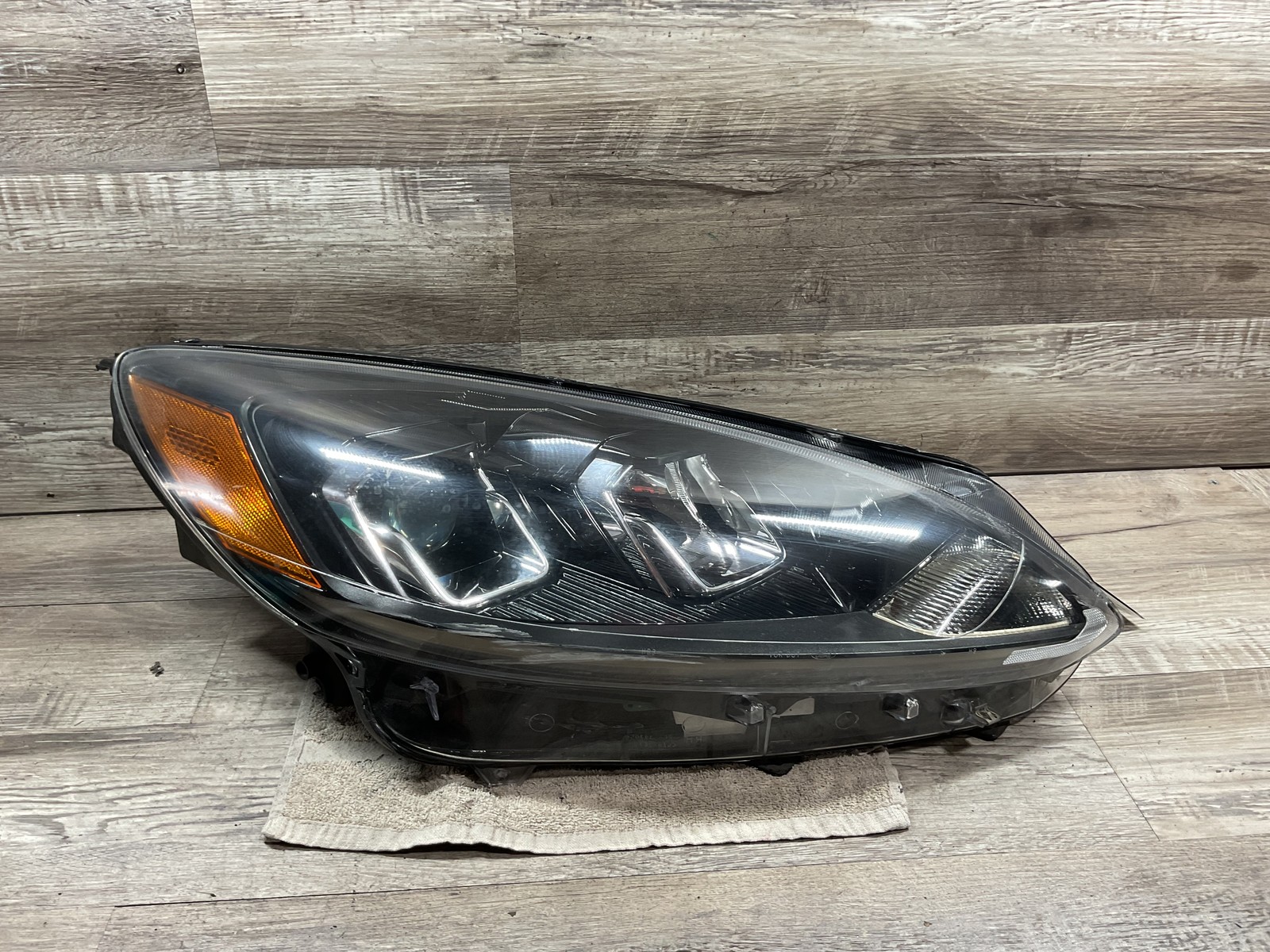 USED - 2020-2022 Ford Escape R Headlamp LED - OEM USED - 2020-2022 Ford Escape R Headlamp LED - OEM