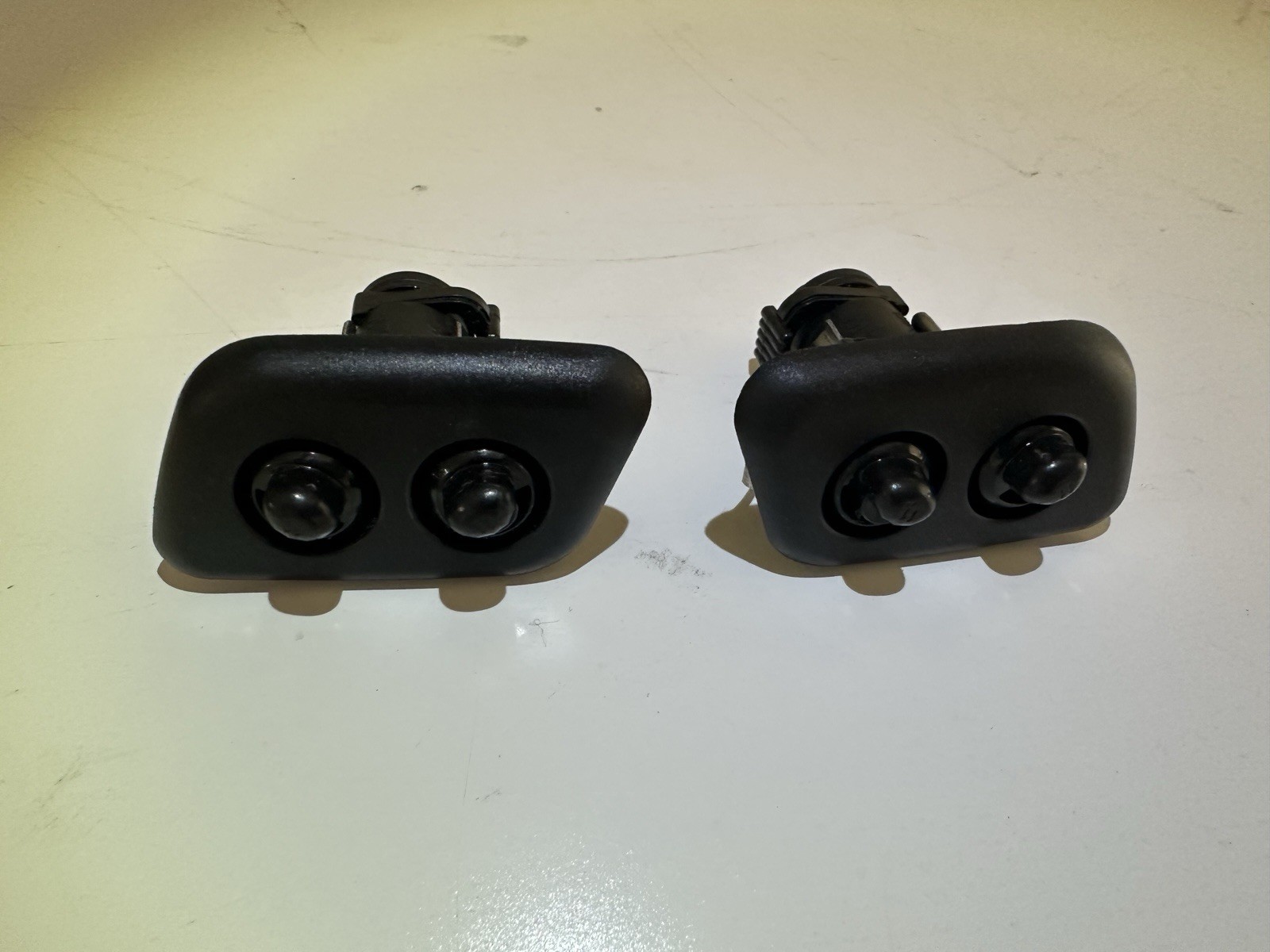 BMW E39 525I & Legt And Right Headlight Washer Nozzles 61678360661 61678360662