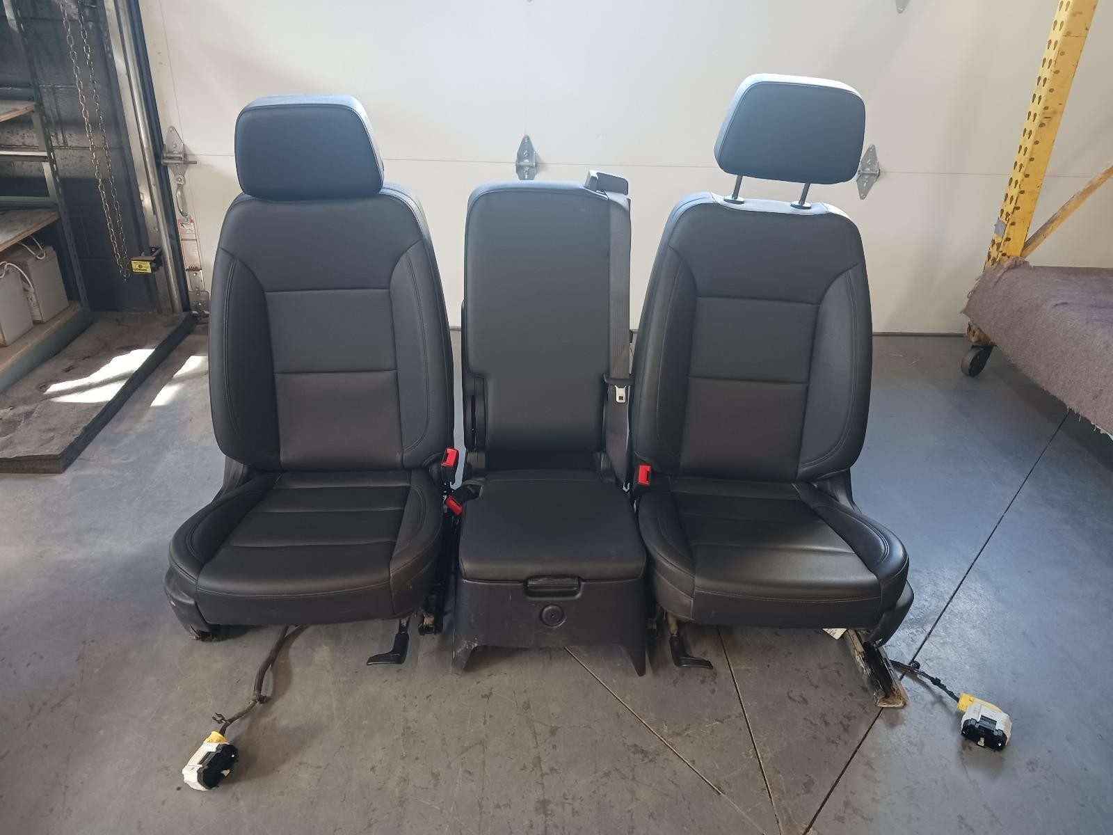 '20-'25 GMC SIERRA 2500 black leather Front Seat Set non-heated OEM