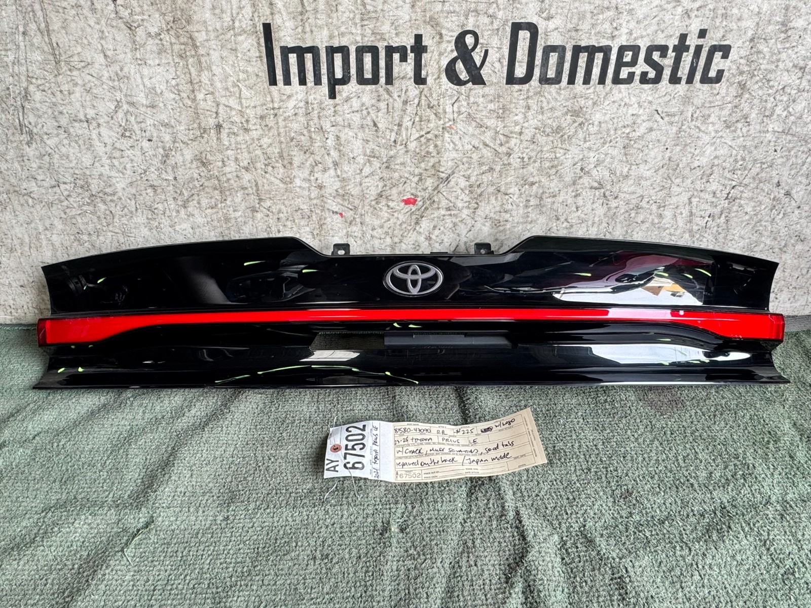 w/crack 2023 2024 2025 TOYOTA PRIUS LE REAR CENTER TAIL LIGHT OEM AY67502