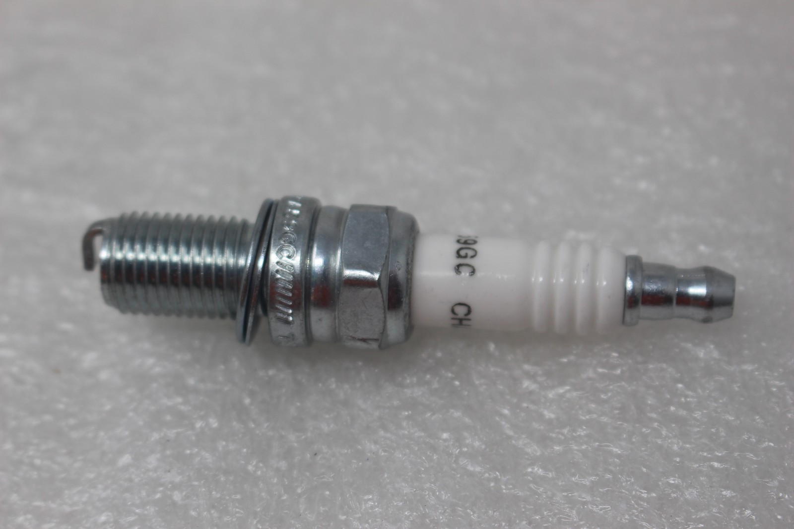 67090121A NEW OEM 2001-2005 DUCATI ST4 SUPERBIKE 748 996 SPARK PLUG