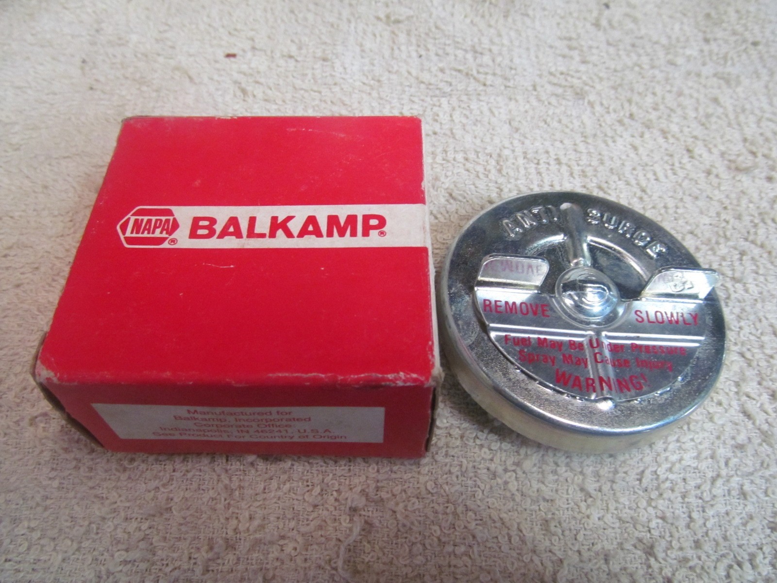 NEW NAPA (BALKAMP) GAS TANK CAP, PART NUMBER 703-1033.