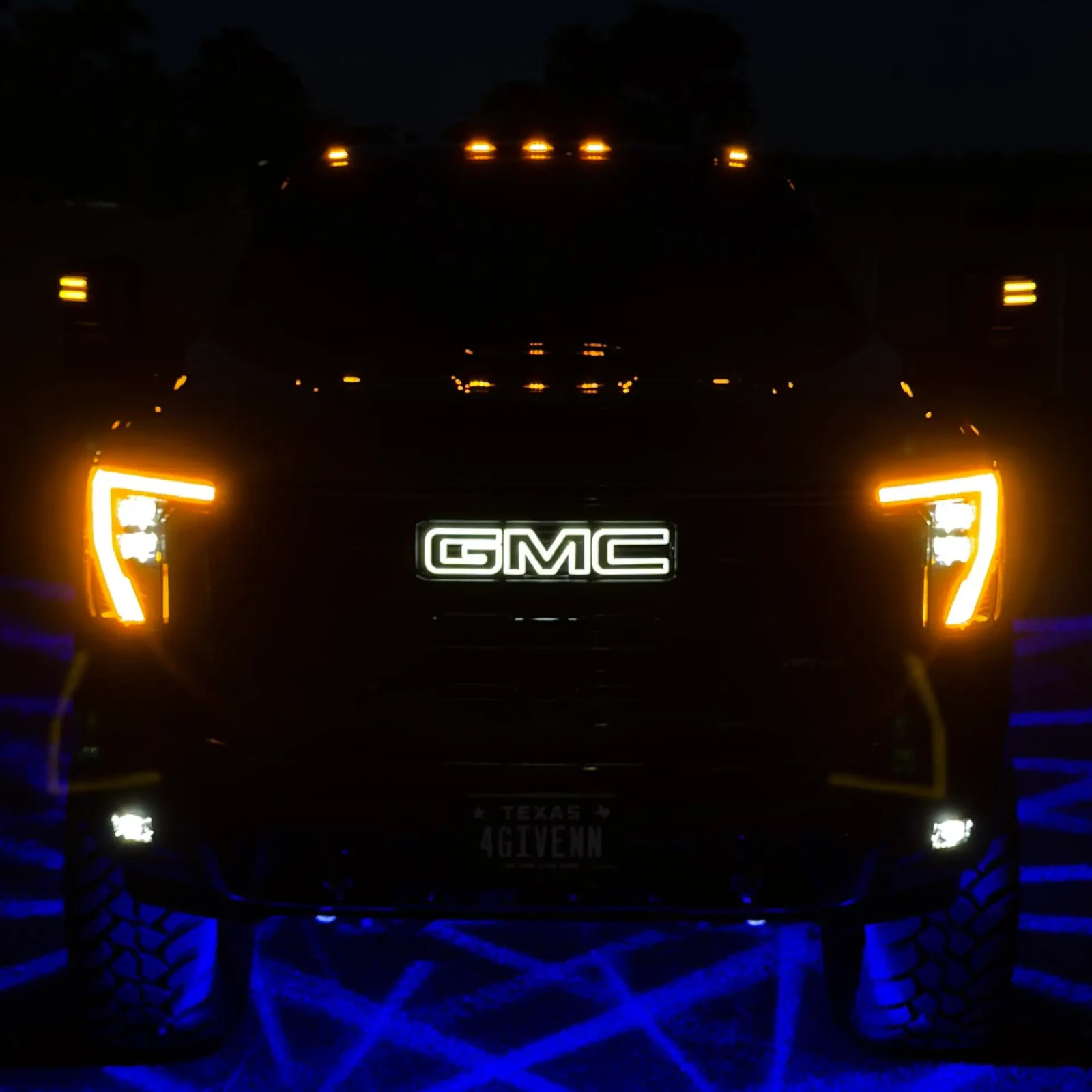 2020-2027 GMC Sierra HD Illuminated Grille Emblem Amber & White LED Color