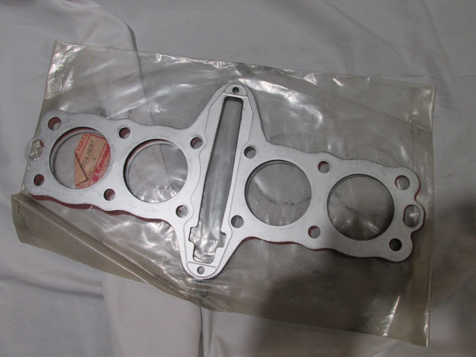 nos new kawasaki head gasket 11004-1268 kz 650 1977 1978 1979 1980 1981 82 83 84 nos new kawasaki head gasket 11004-1268 kz 650 1977 1978 1979 1980 1981 82 83 84