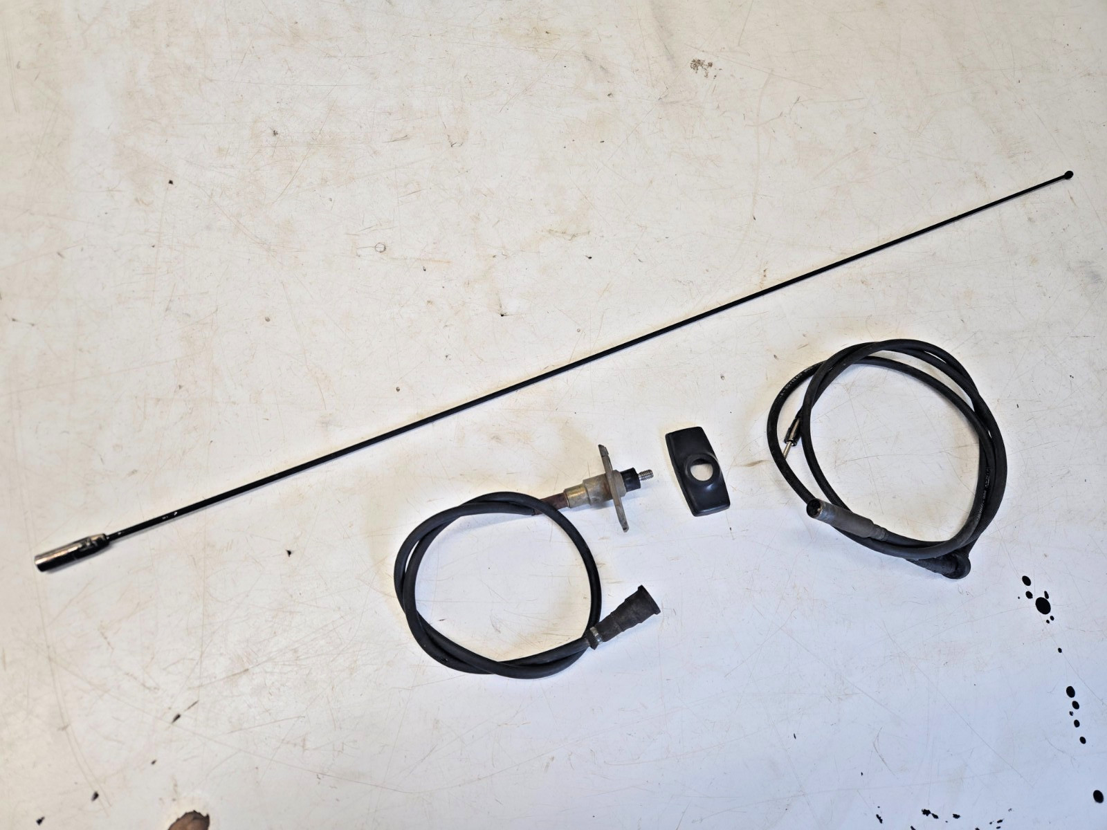  RADIO ANTENNA CHEVY GMC TRUCK 73-87 SUBURBAN BLAZER 73-91 OEM