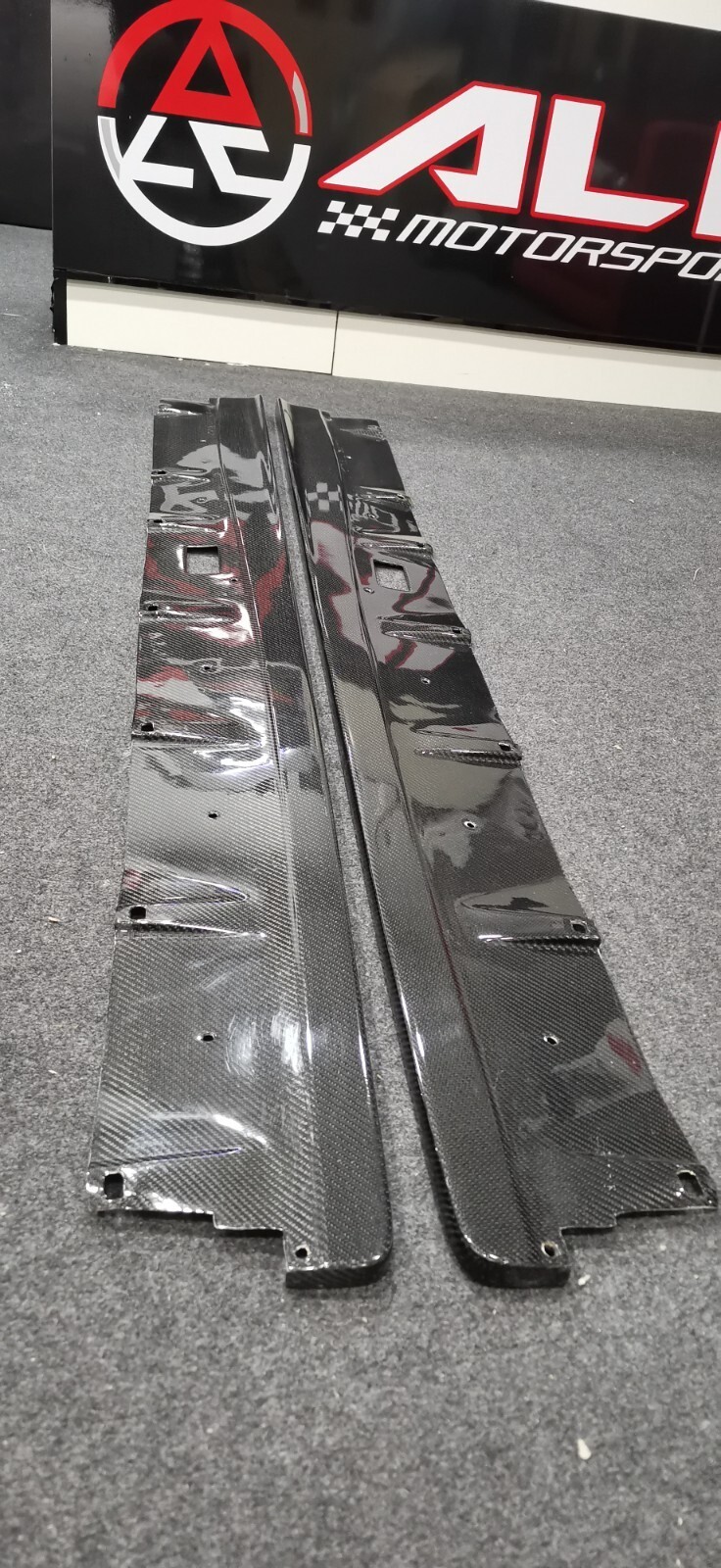 Fit For Audi R8 Gen 1 Carbon Fiber Side Skirt Extensions 2008 to 2015 Fit For Audi R8 Gen 1 Carbon Fiber Side Skirt Extensions 2008 to 2015