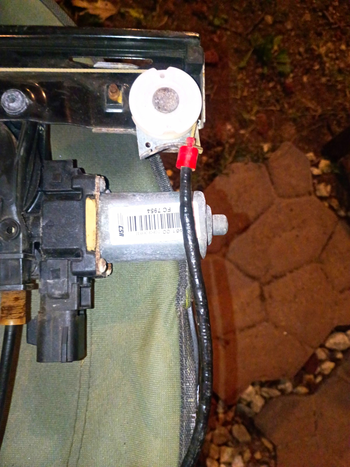 • Motor Unit: cylindrical electric motor with a barcode s•