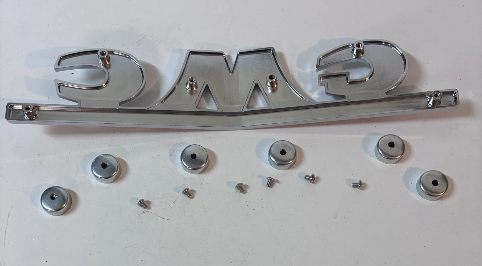 NEW 1947 1948 1949 1950 1951 1952 53 54 GMC Grill Truck front Emblem Caps Screws
