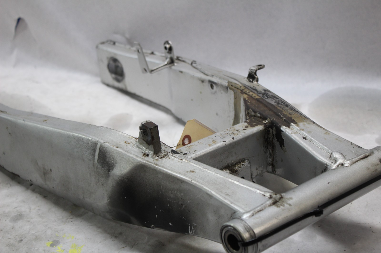 3HH-22110-00-T9 REAR SWINGARM SILVER 1997 YAMAHA FZR600R