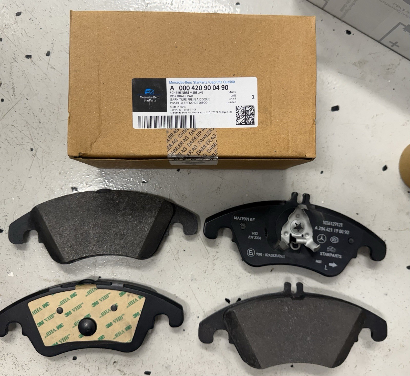 Genuine Mercedes-Benz Disk Brake Pad 000-420-90-04
