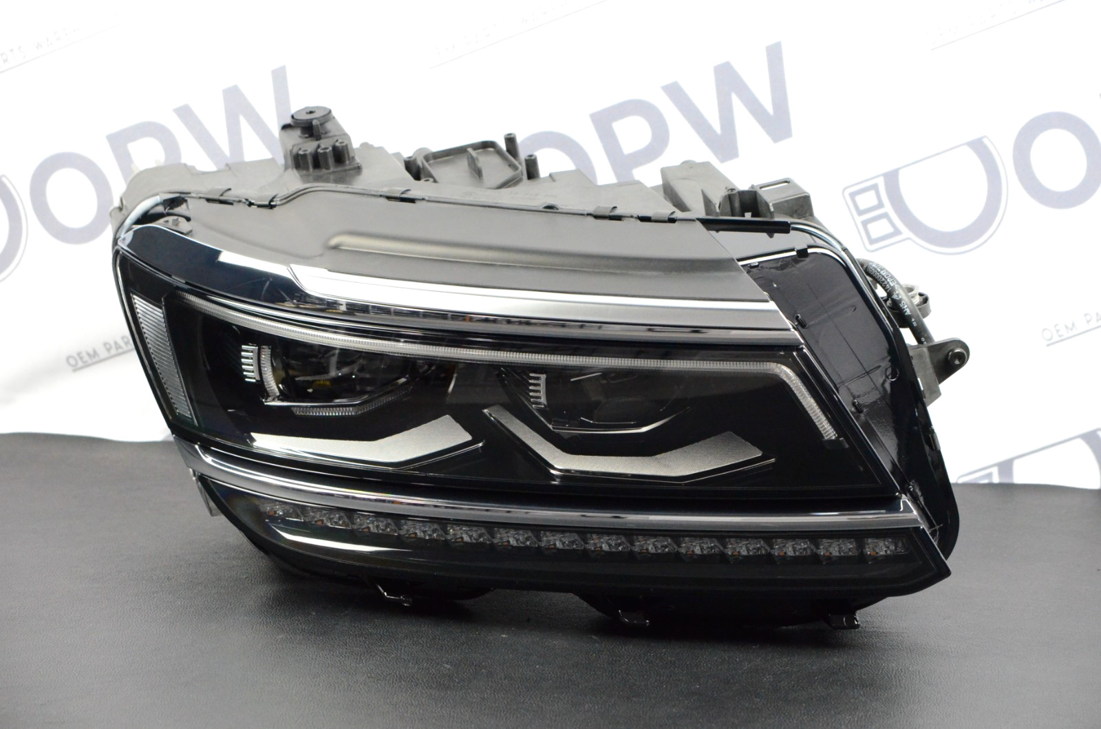 Perfect Genuine 2018-2021 Volkswagen Tiguan LED Headlight Right RH Side OEM Perfect Genuine 2018-2021 Volkswagen Tiguan LED Headlight Right RH Side OEM