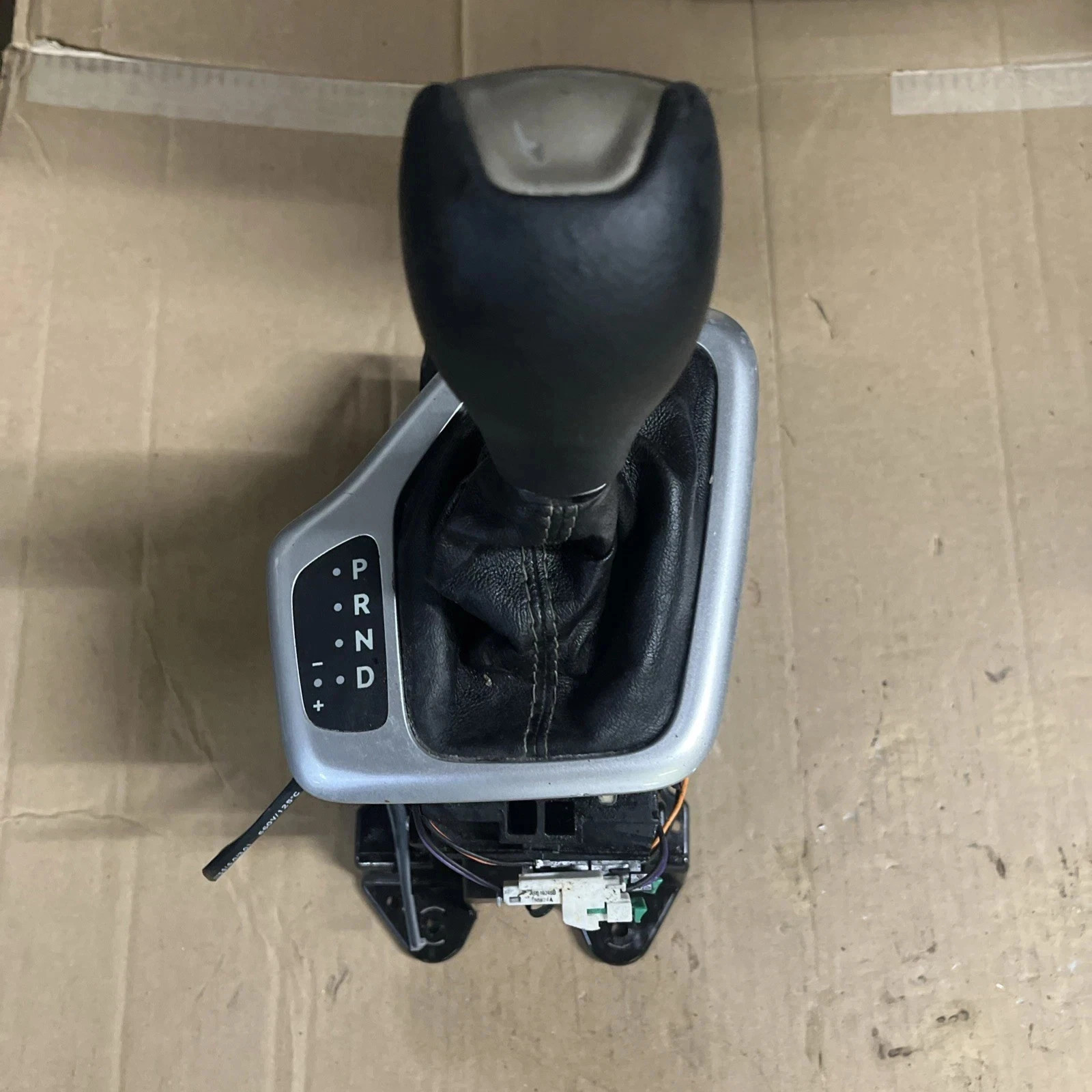 2014-2018 Jeep Cherokee Automatic Transmission Floor Gear Shifter Assembly OEM